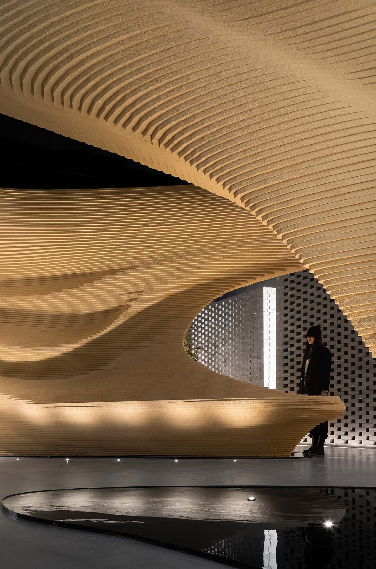 Giant free-form structure gives the feeling of 