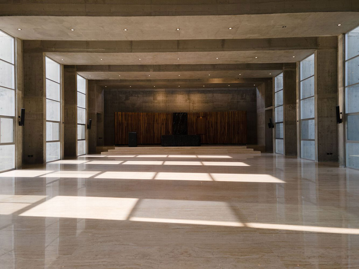 Sliced concrete walls create rhythm and allow abundant natural light for chapel in Monterrey