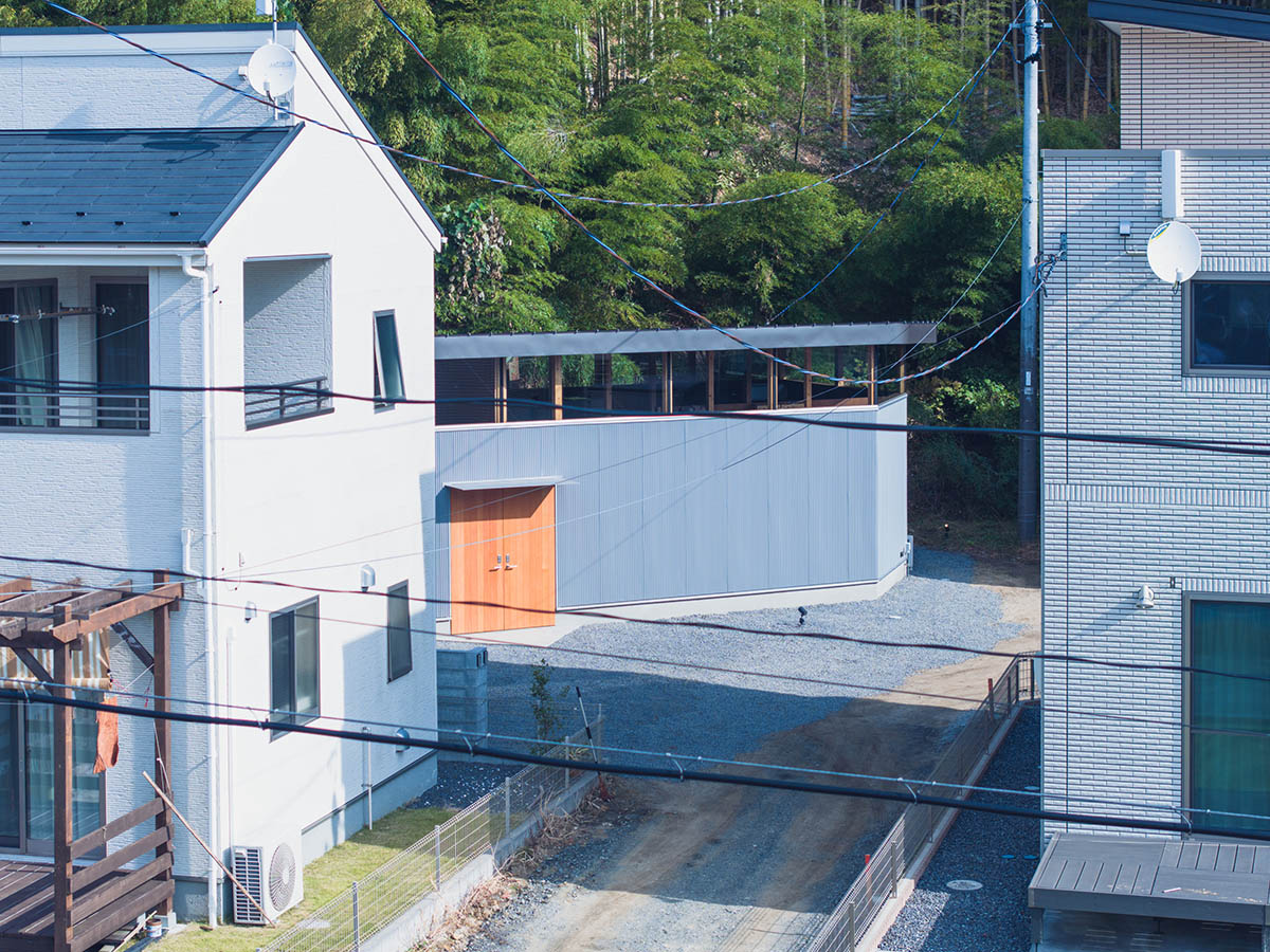 IGArchitects creates two-family house around a forest of wooden pillars in Japan 