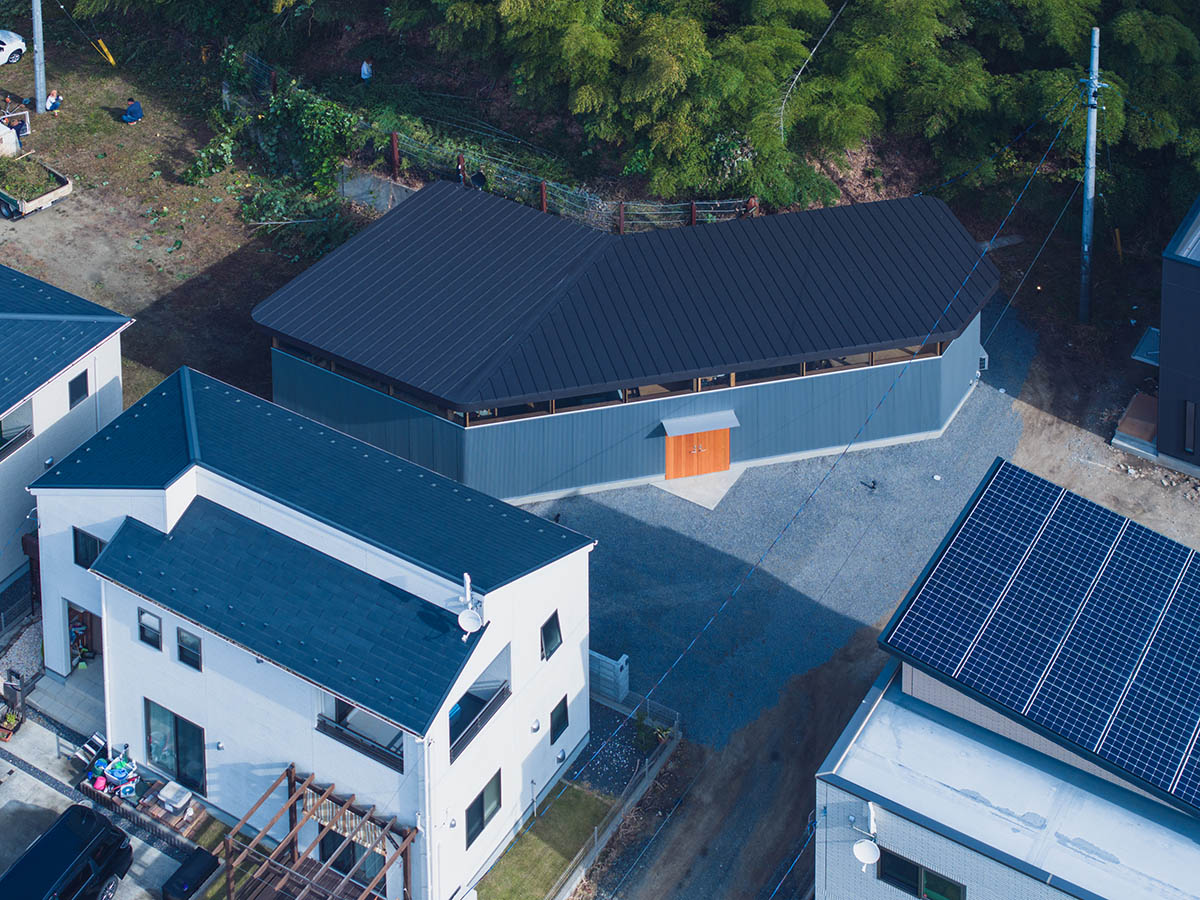IGArchitects creates two-family house around a forest of wooden pillars in Japan 