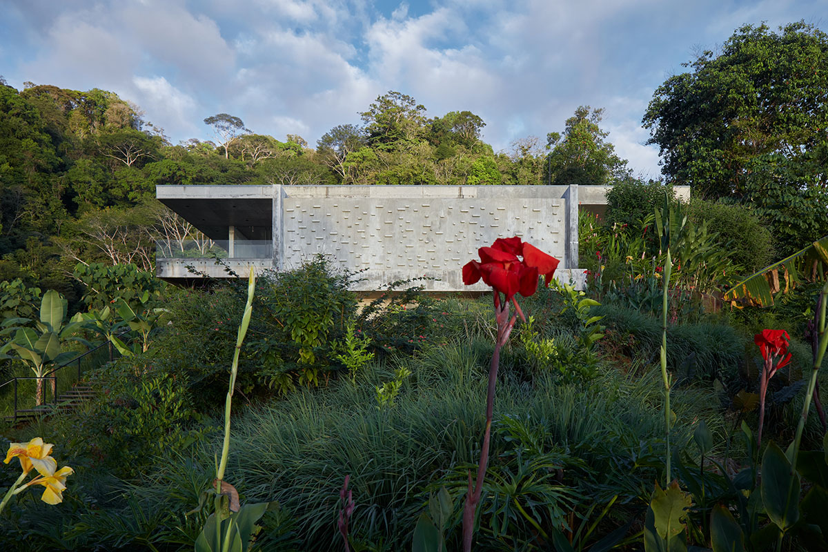 Refuel Works and Formafatal complete Art Villa addressing to colorfulness of Costa Rican jungle
