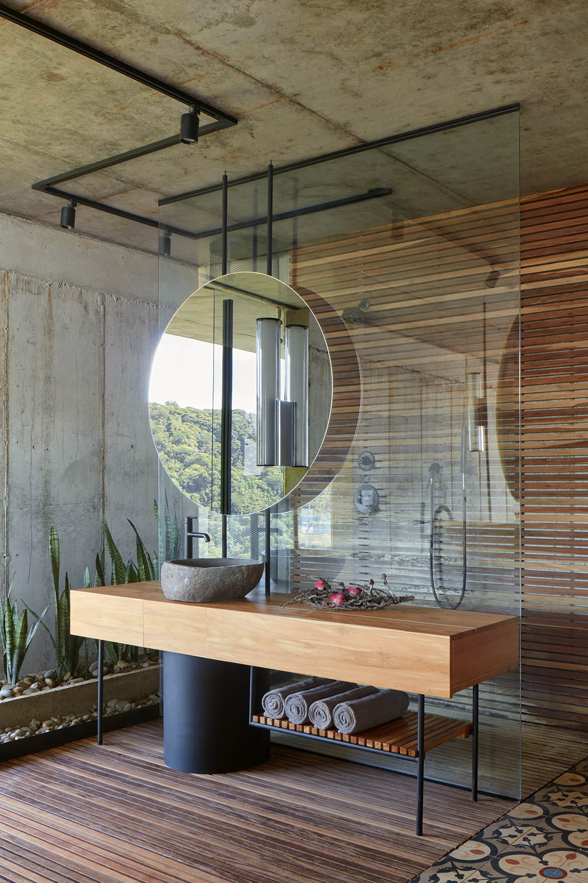 Refuel Works and Formafatal complete Art Villa addressing to colorfulness of Costa Rican jungle