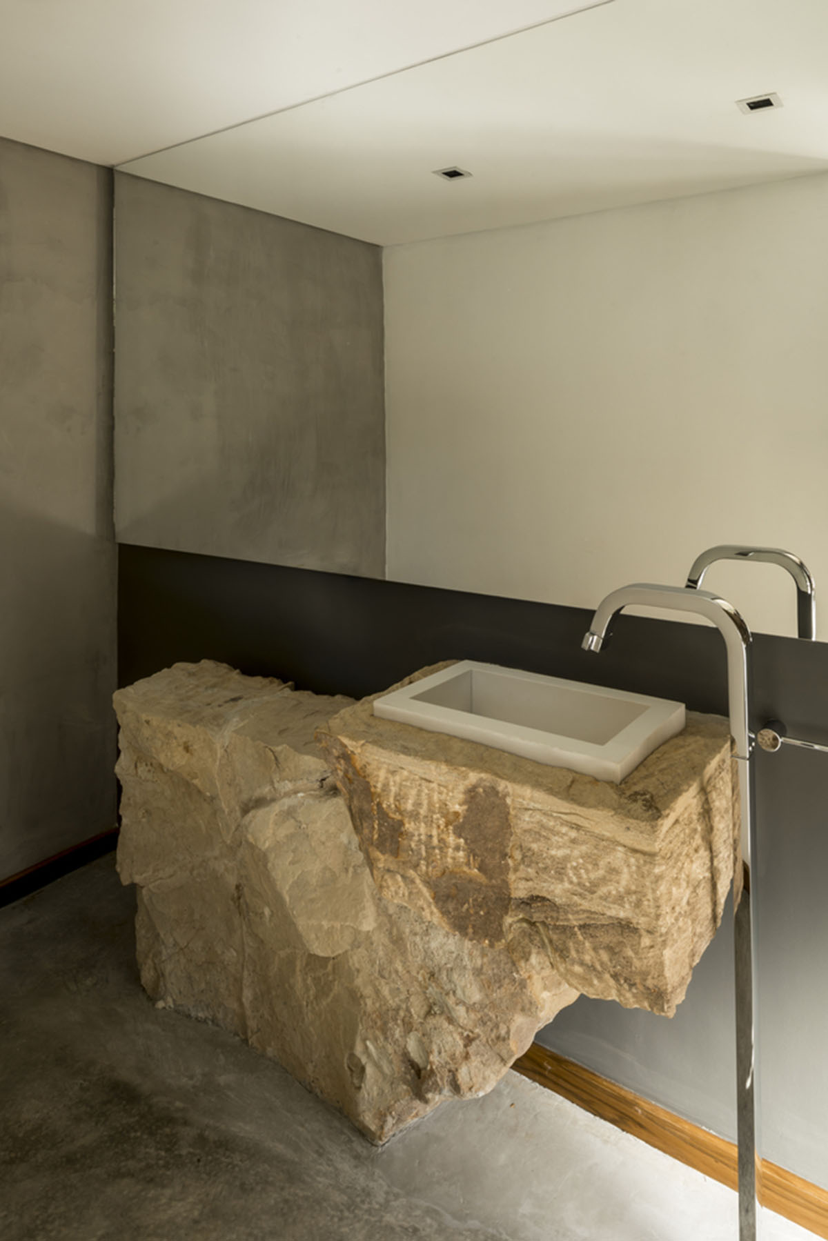 OMCM arquitectos brings rocky landscape inside of this weekend house in Paraguay