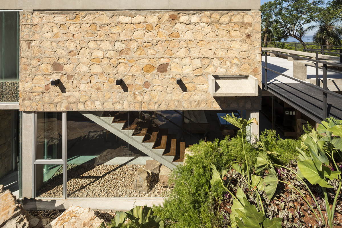 OMCM arquitectos brings rocky landscape inside of this weekend house in Paraguay