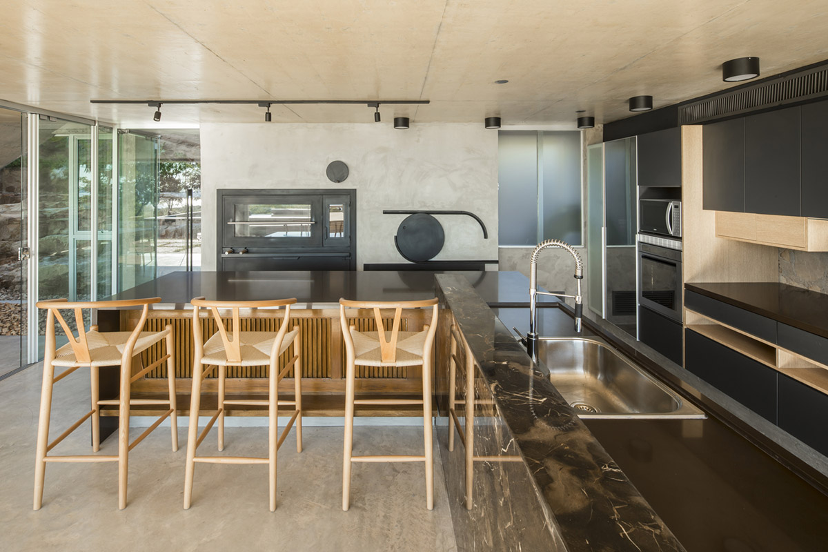 OMCM arquitectos brings rocky landscape inside of this weekend house in Paraguay