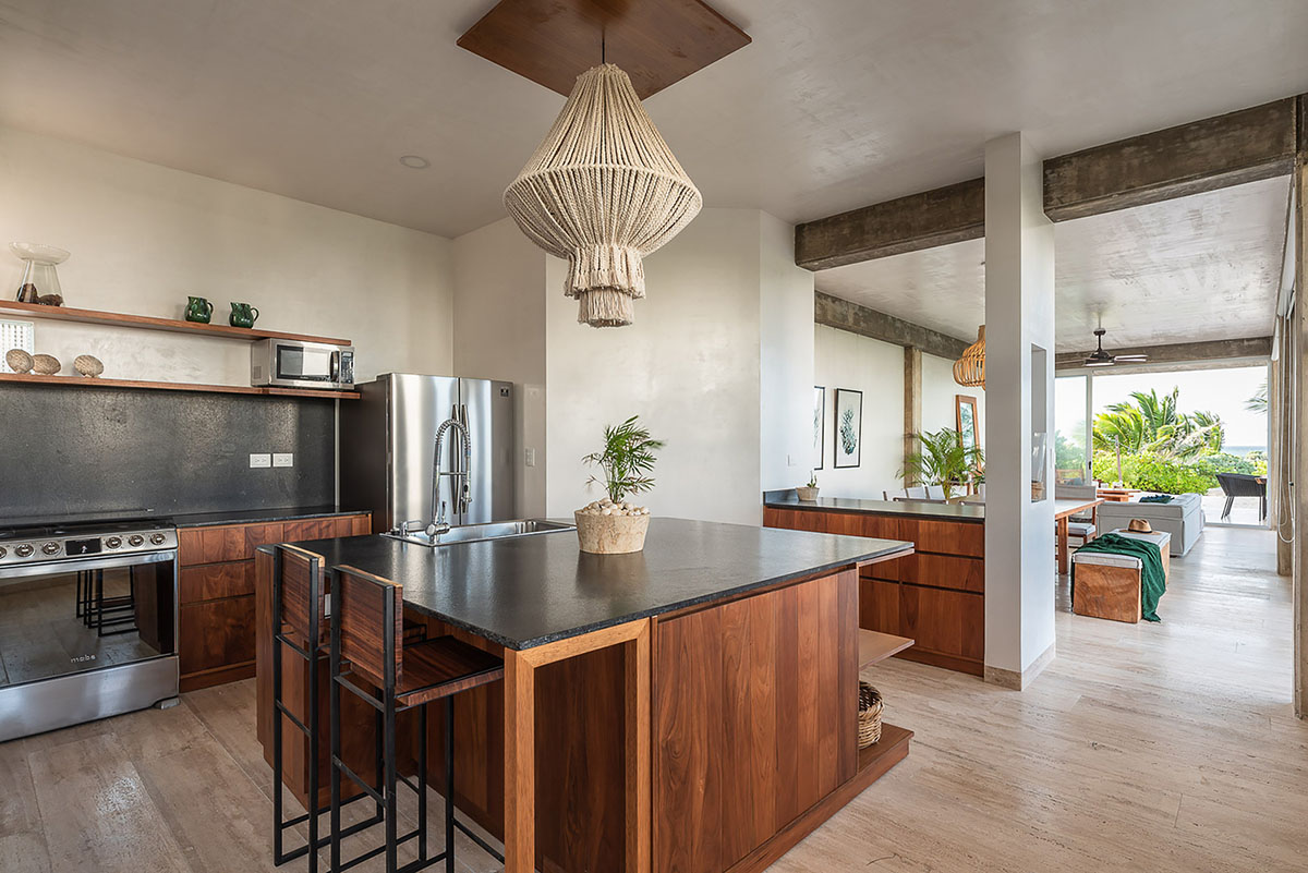 Thin concrete slabs are extruded to bring lightness to this Mexican house