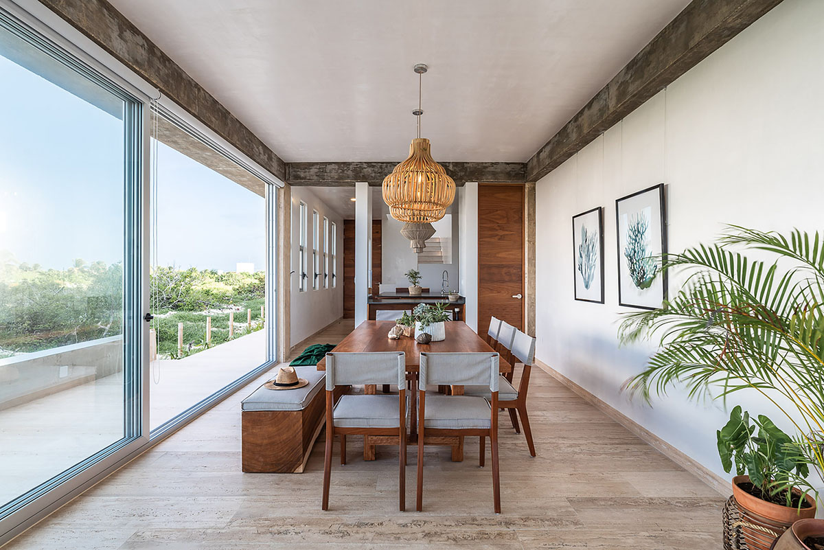 Thin concrete slabs are extruded to bring lightness to this Mexican house