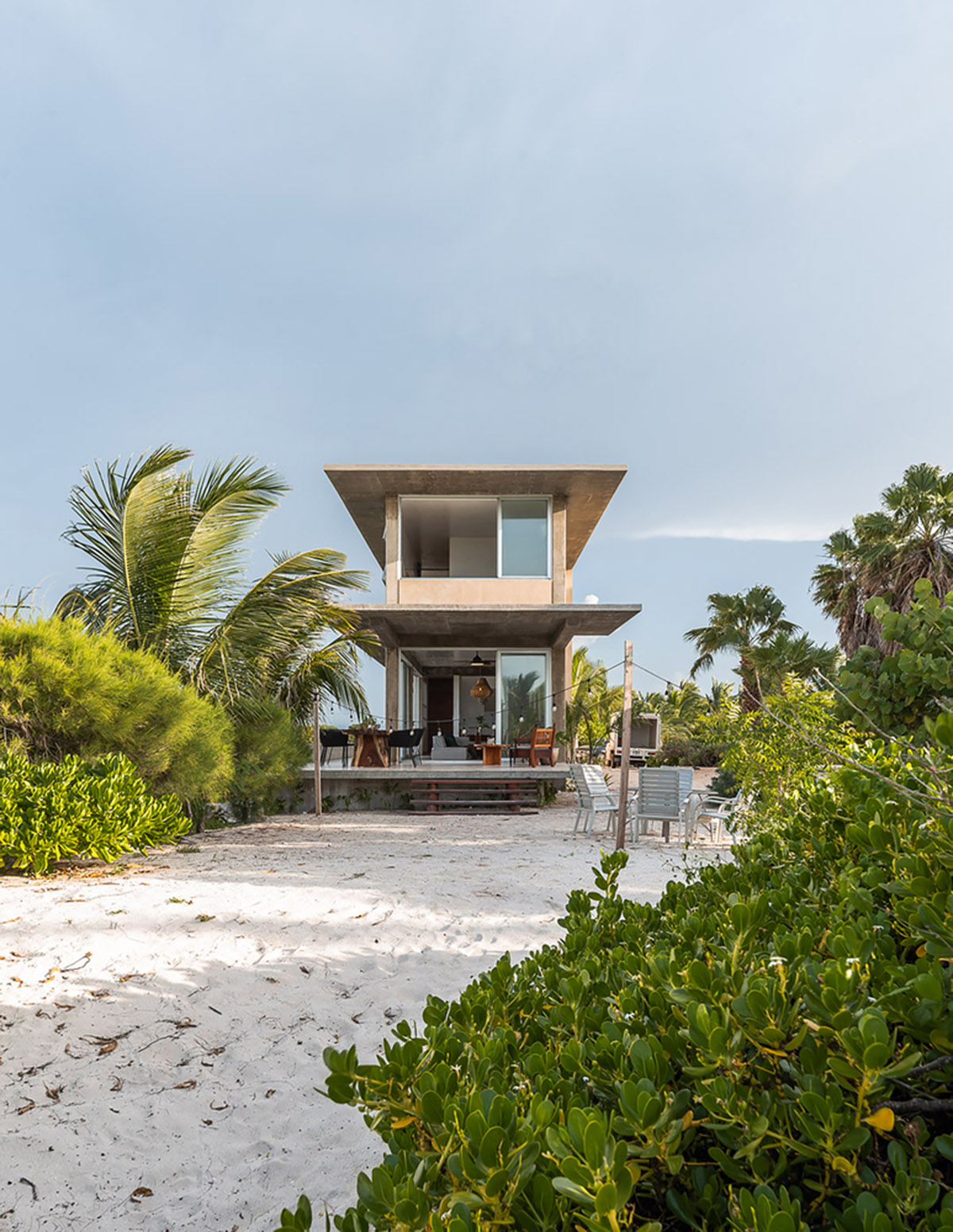 Thin concrete slabs are extruded to bring lightness to this Mexican house