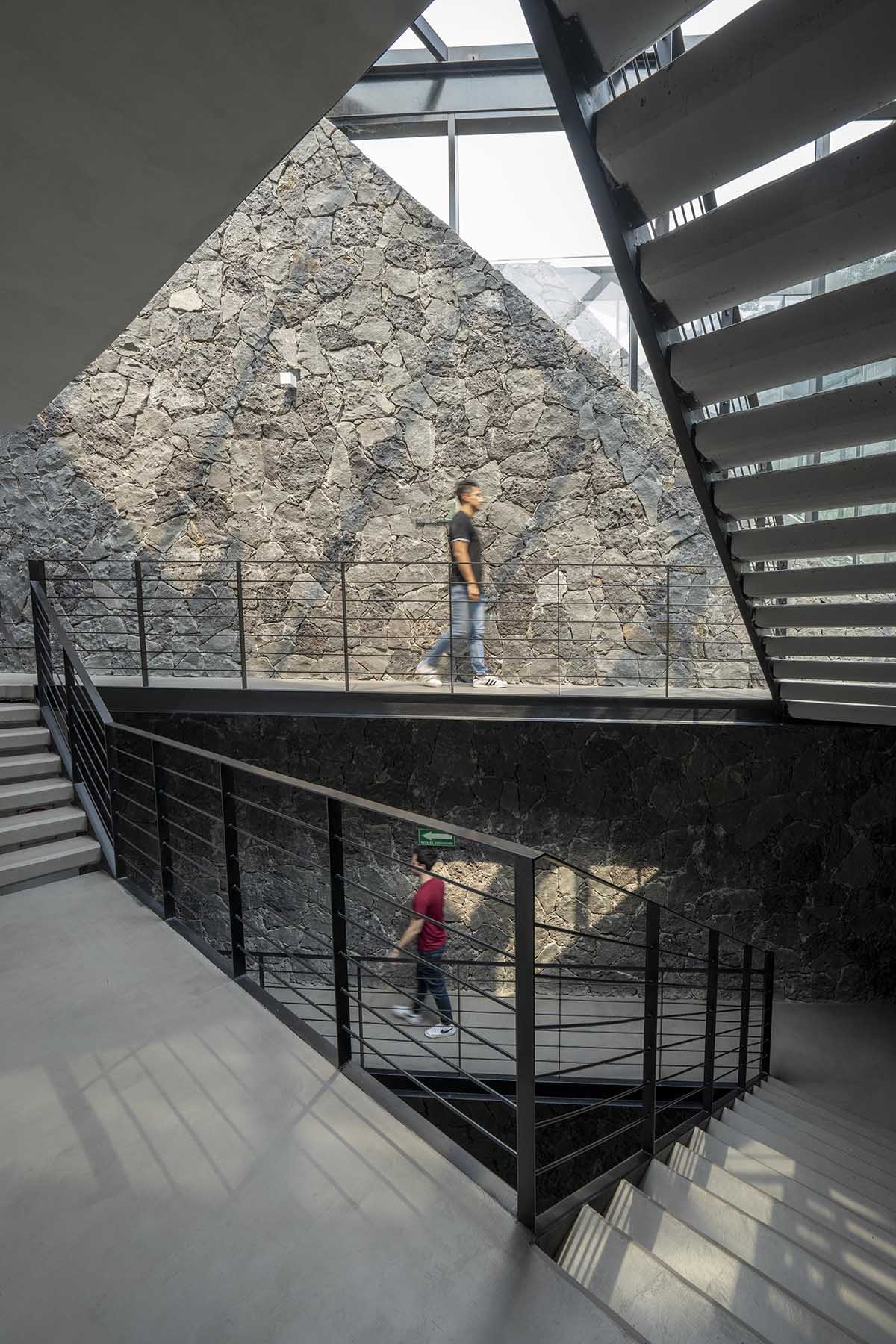 DF Arquitectos completes Pumas Clubhouse from volcanic stone in Mexico