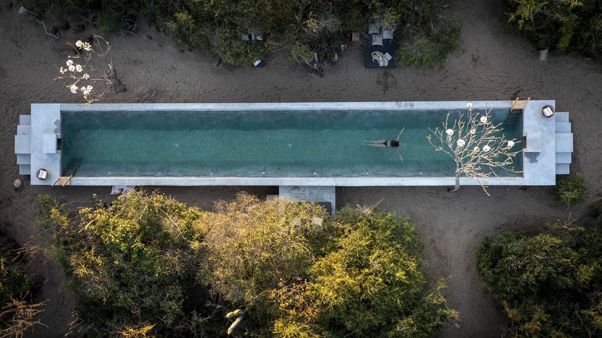 Taller de Arquitectura X / Alberto Kalach built sand-colored brick hotel within Mexican landscape