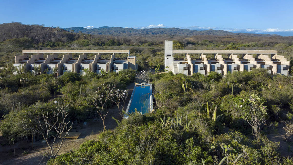 Taller de Arquitectura X / Alberto Kalach built sand-colored brick hotel within Mexican landscape