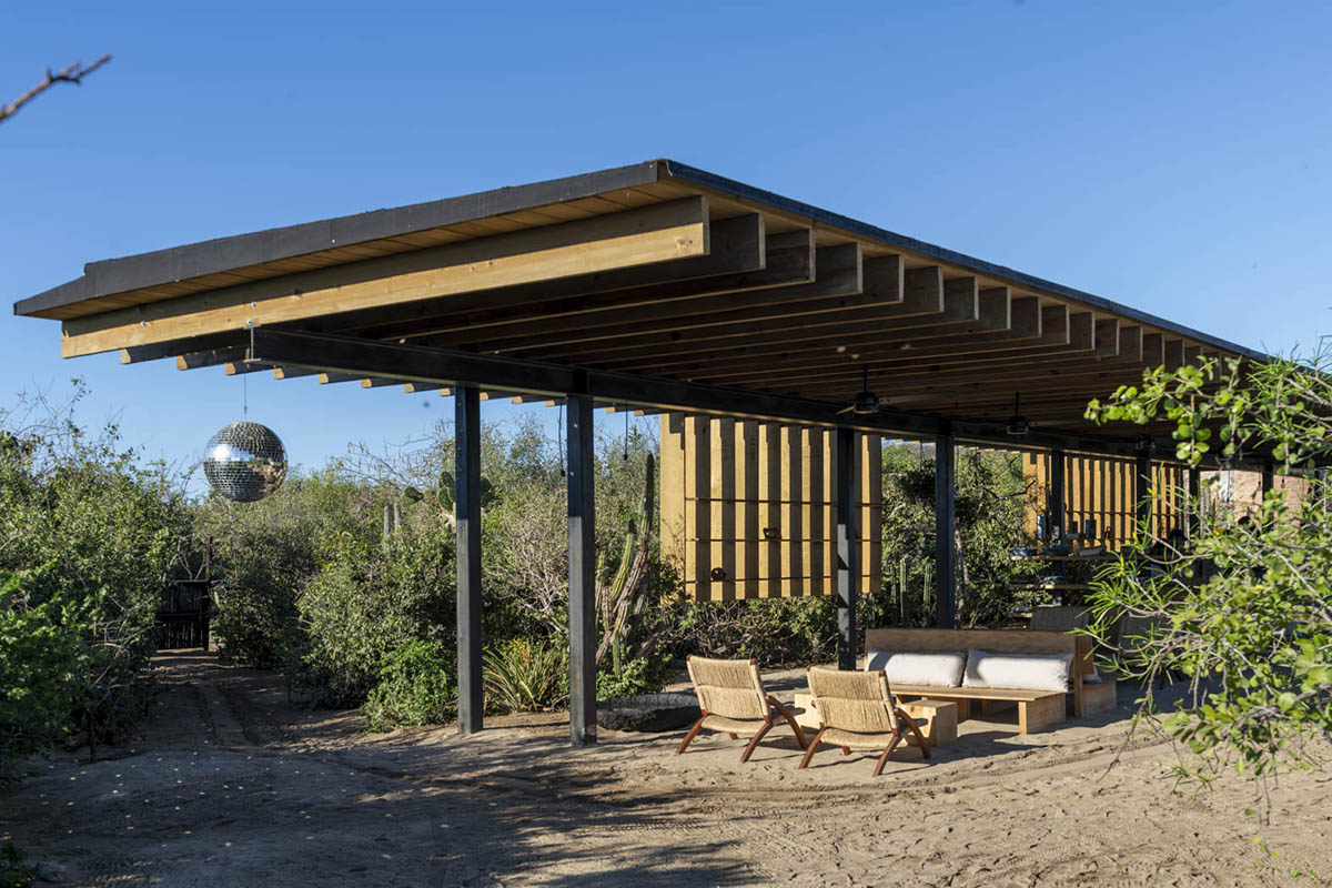 Taller de Arquitectura X / Alberto Kalach built sand-colored brick hotel within Mexican landscape