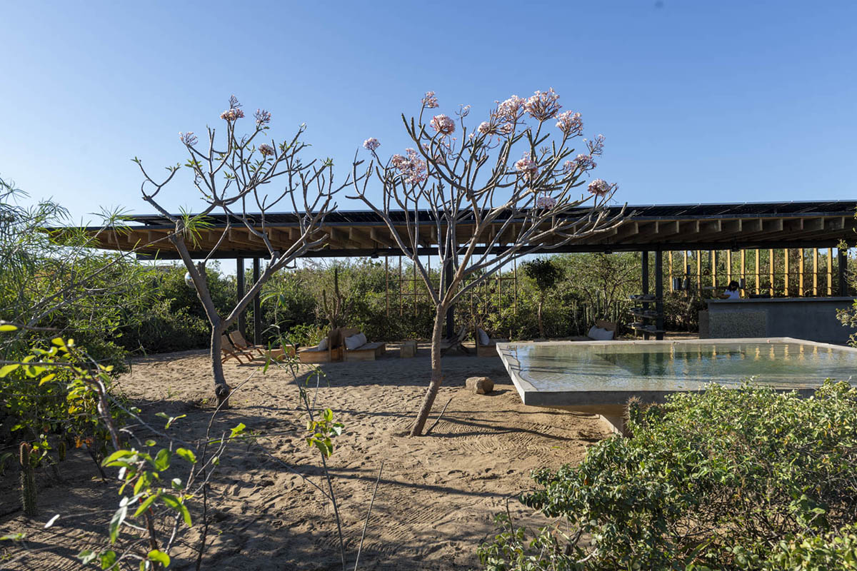 Taller de Arquitectura X / Alberto Kalach built sand-colored brick hotel within Mexican landscape