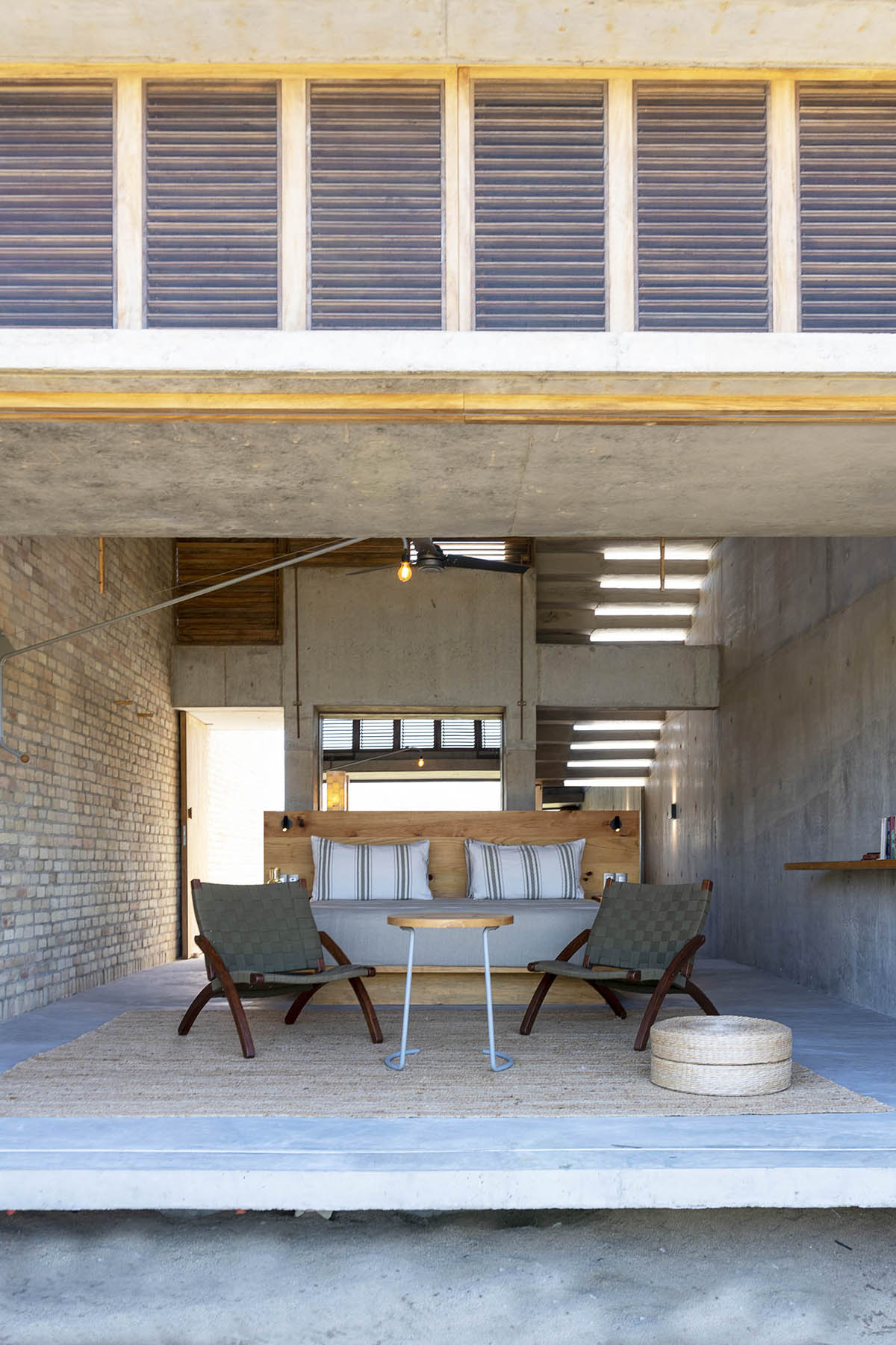Taller de Arquitectura X / Alberto Kalach built sand-colored brick hotel within Mexican landscape