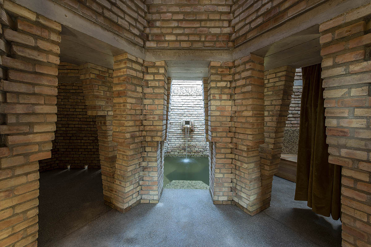 Taller de Arquitectura X / Alberto Kalach built sand-colored brick hotel within Mexican landscape
