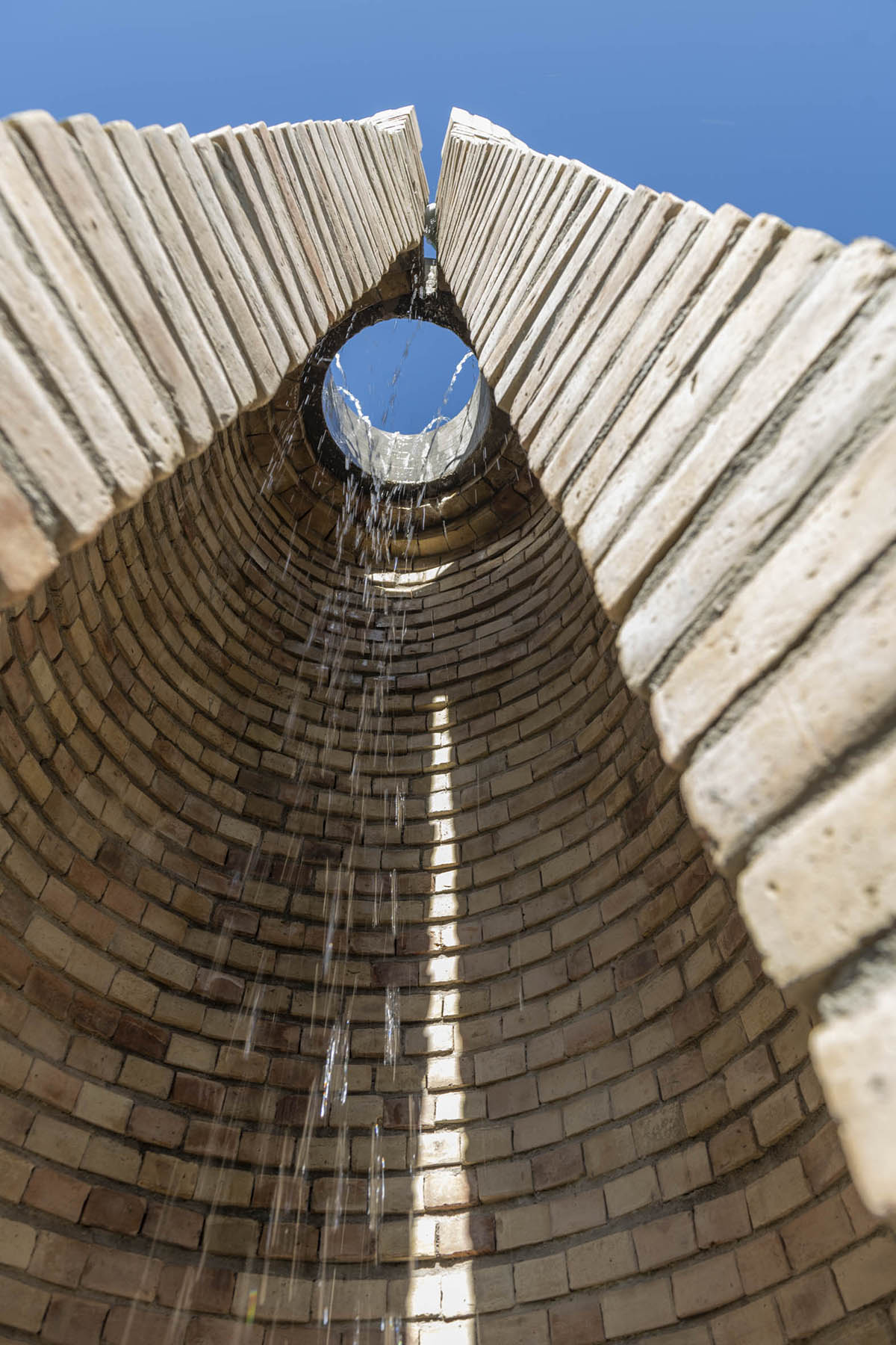 Taller de Arquitectura X / Alberto Kalach built sand-colored brick hotel within Mexican landscape