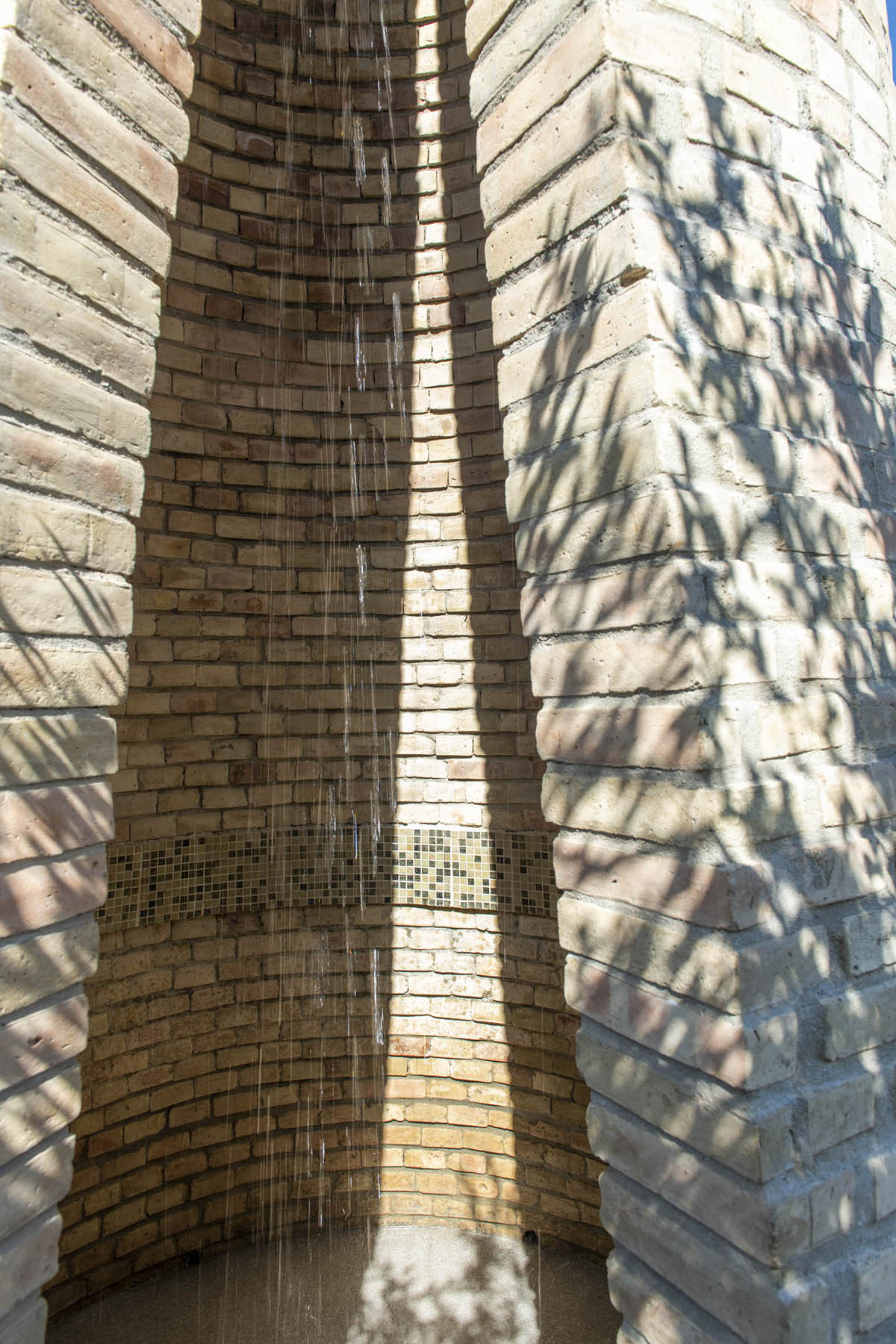 Taller de Arquitectura X / Alberto Kalach built sand-colored brick hotel within Mexican landscape