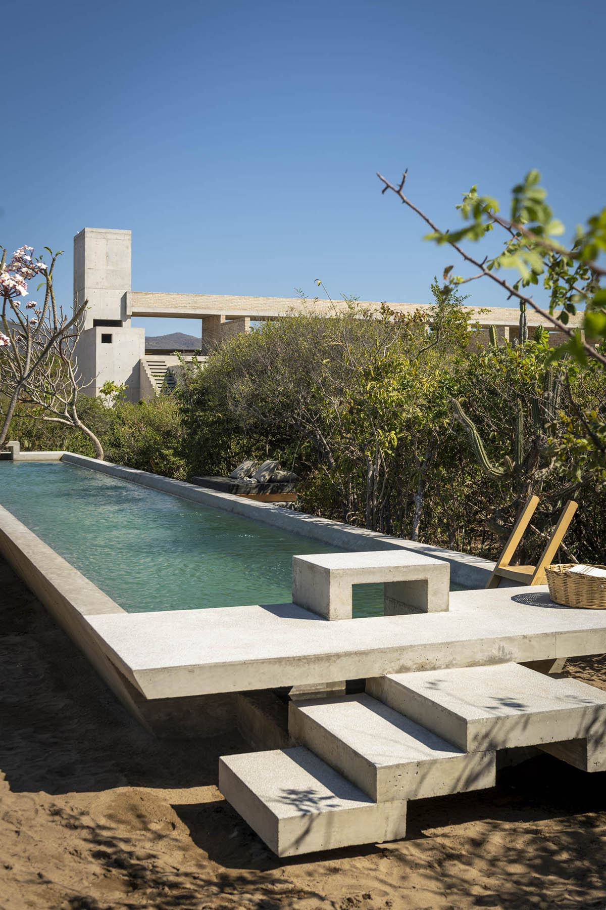 Taller de Arquitectura X / Alberto Kalach built sand-colored brick hotel within Mexican landscape