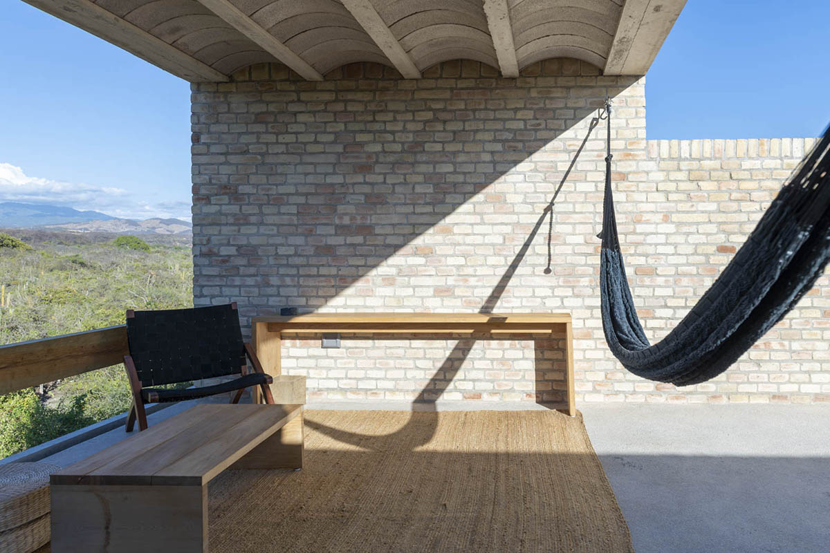 Taller de Arquitectura X / Alberto Kalach built sand-colored brick hotel within Mexican landscape