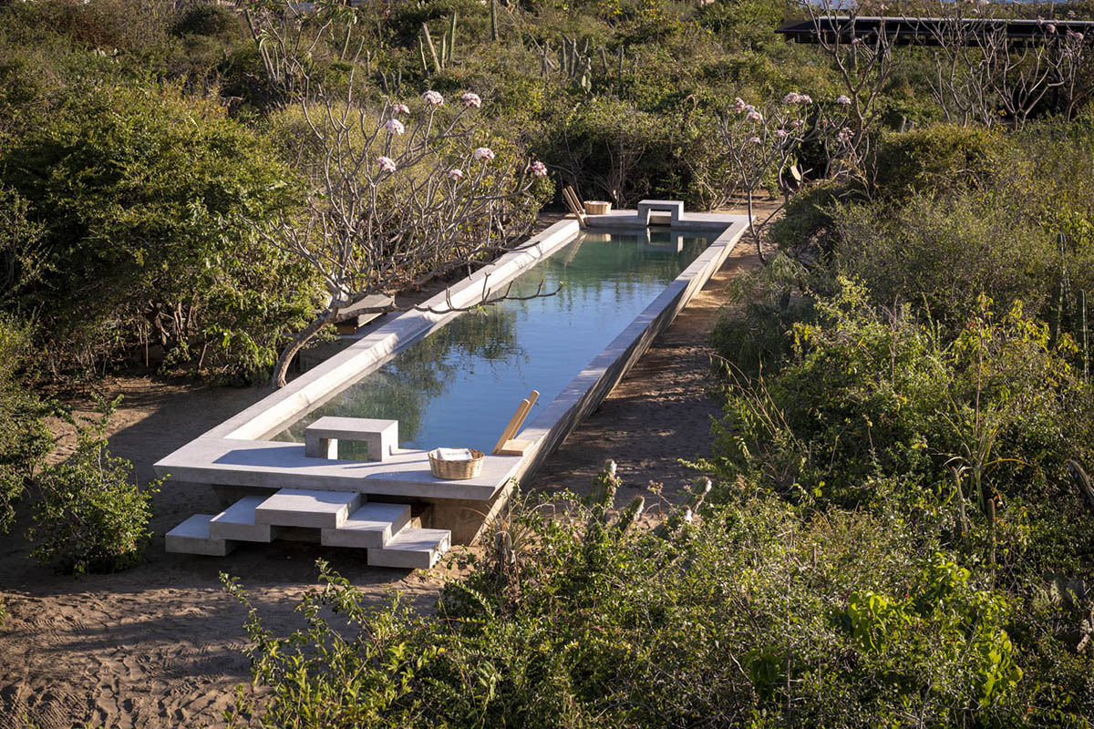 Taller de Arquitectura X / Alberto Kalach built sand-colored brick hotel within Mexican landscape