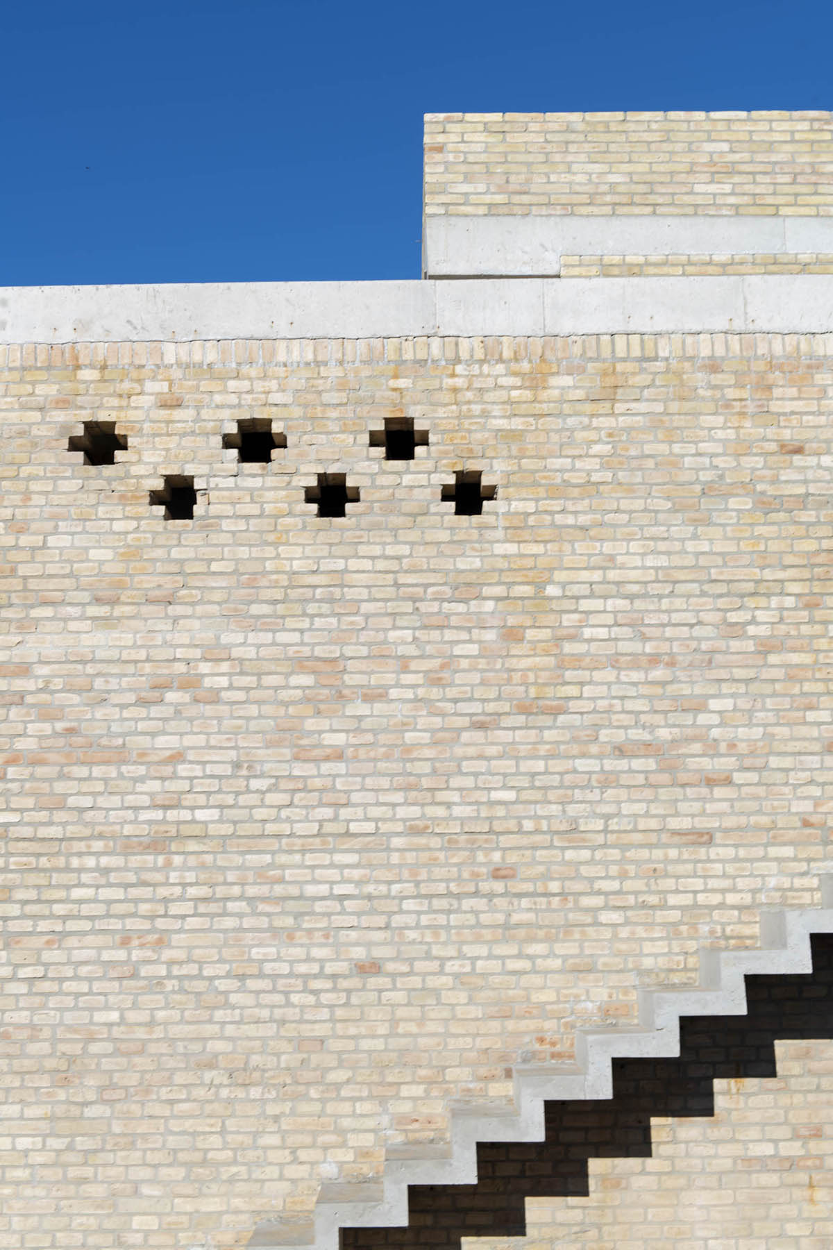 Taller de Arquitectura X / Alberto Kalach built sand-colored brick hotel within Mexican landscape