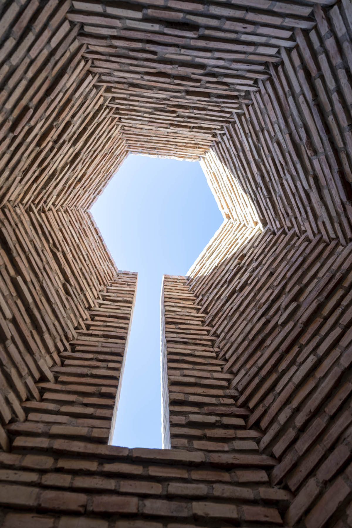 Taller de Arquitectura X / Alberto Kalach built sand-colored brick hotel within Mexican landscape