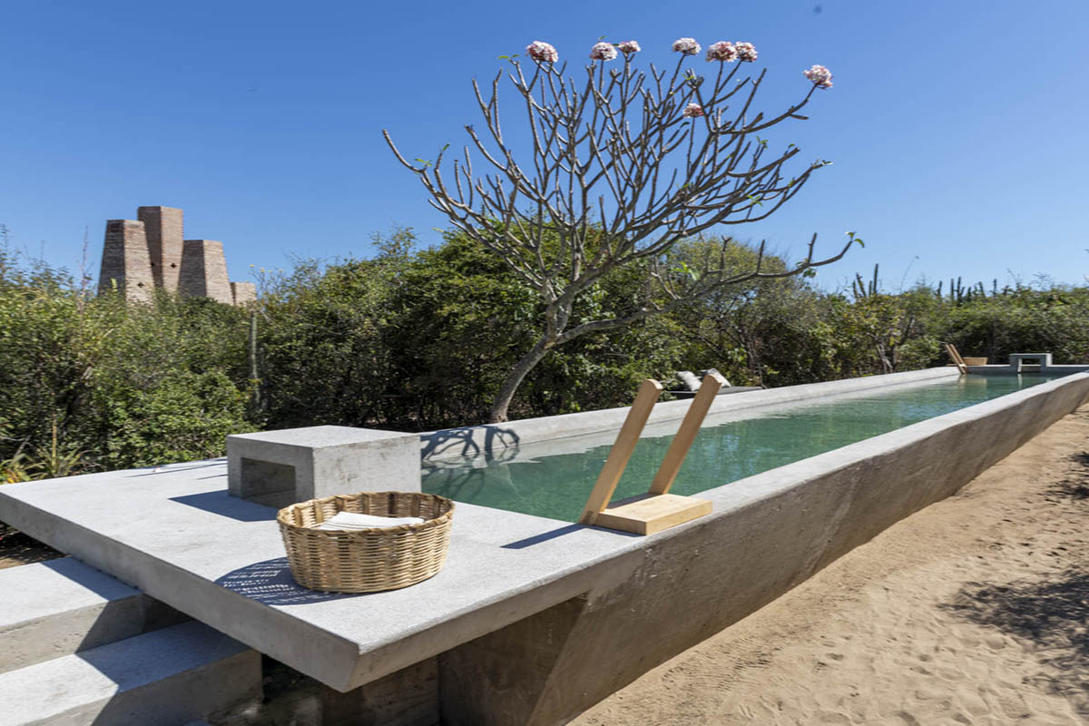 Taller de Arquitectura X / Alberto Kalach built sand-colored brick hotel within Mexican landscape