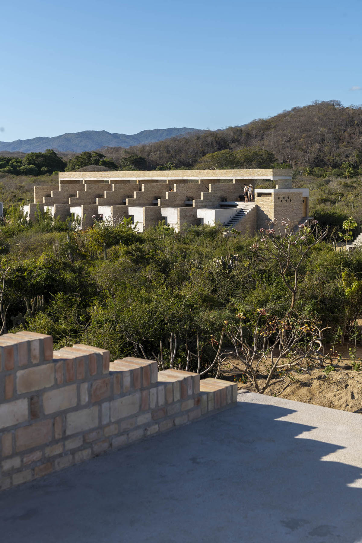 Taller de Arquitectura X / Alberto Kalach built sand-colored brick hotel within Mexican landscape