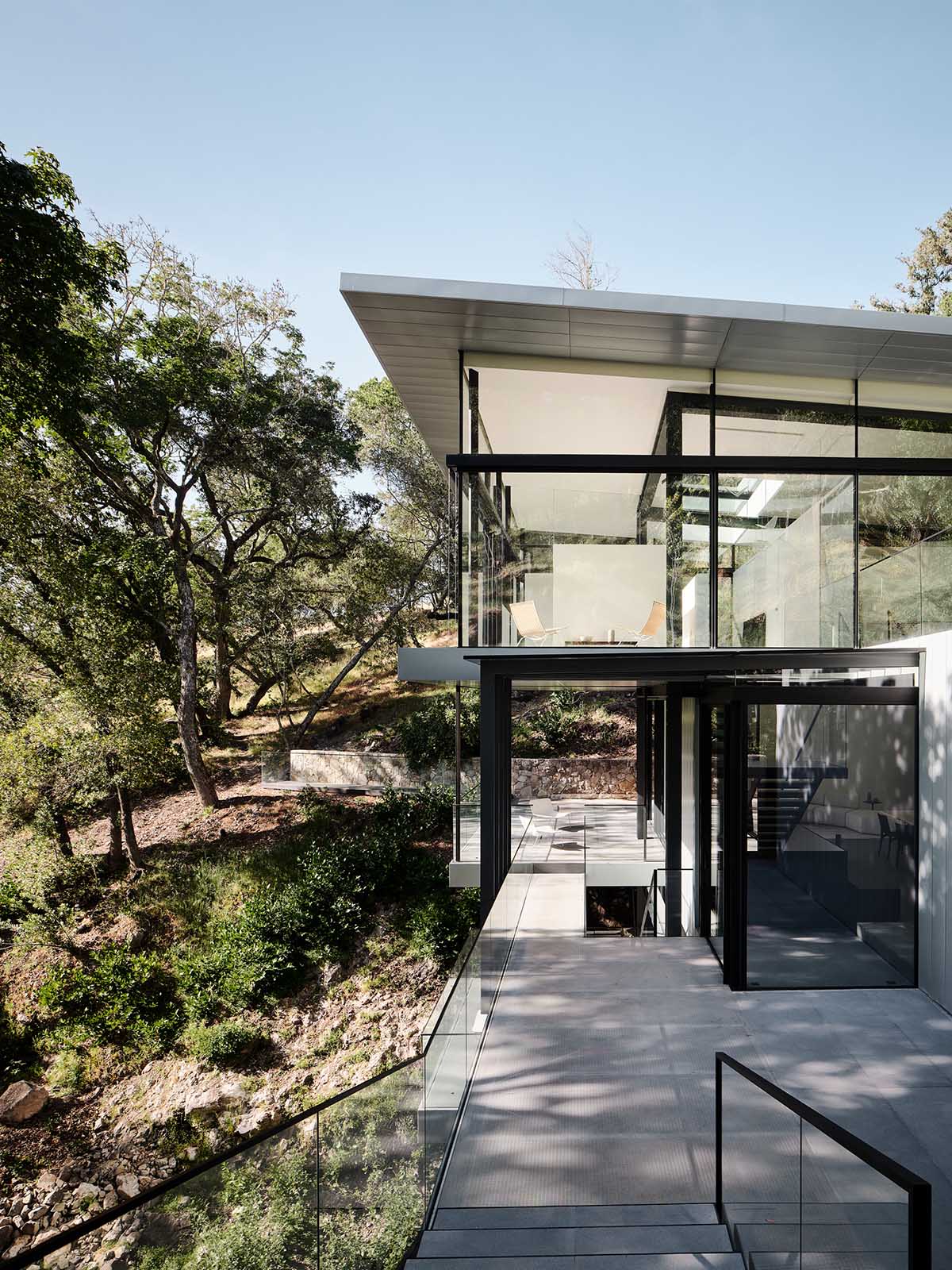 Fougeron Architecture suspends fully glazed house on a creek in California hills