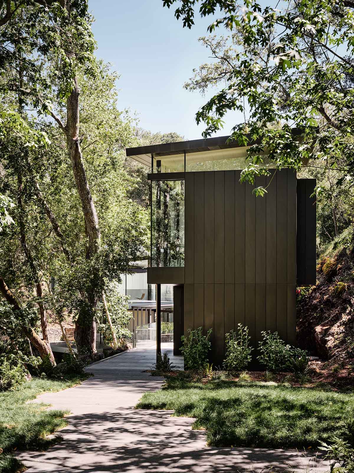 Fougeron Architecture suspends fully glazed house on a creek in California hills