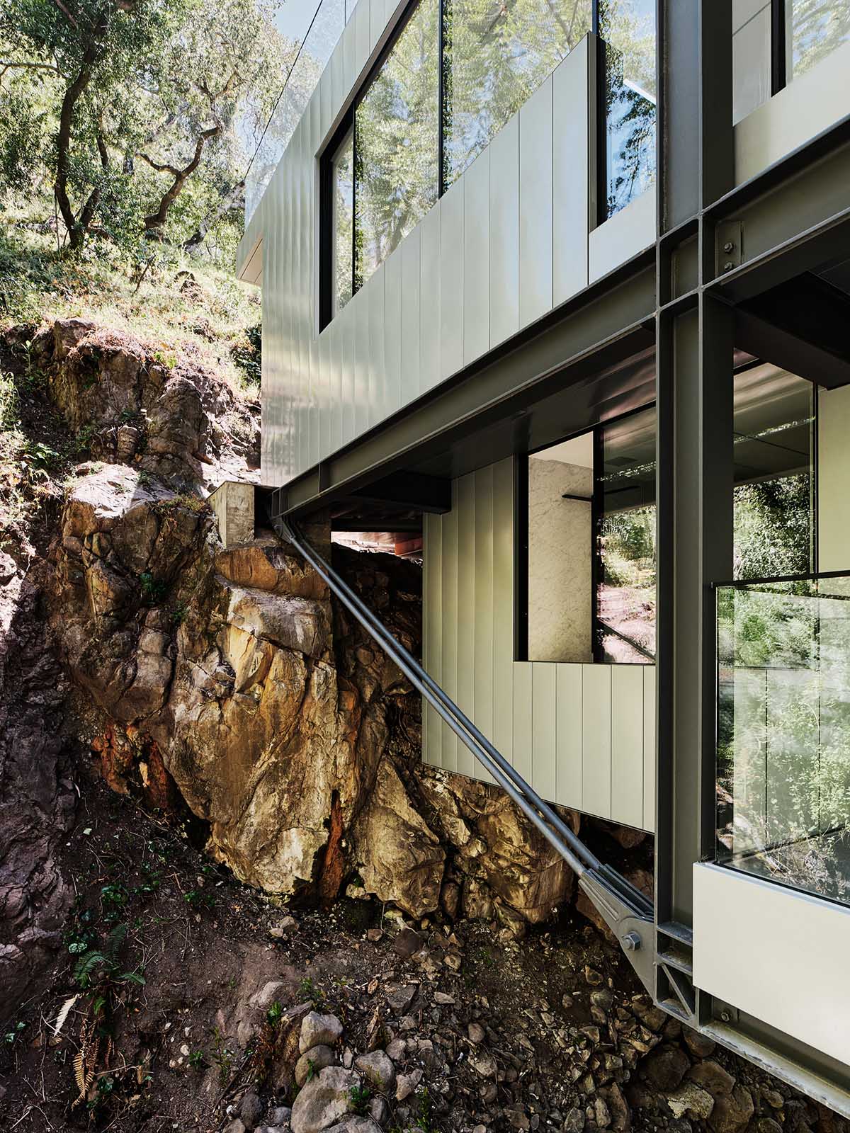 Fougeron Architecture suspends fully glazed house on a creek in California hills