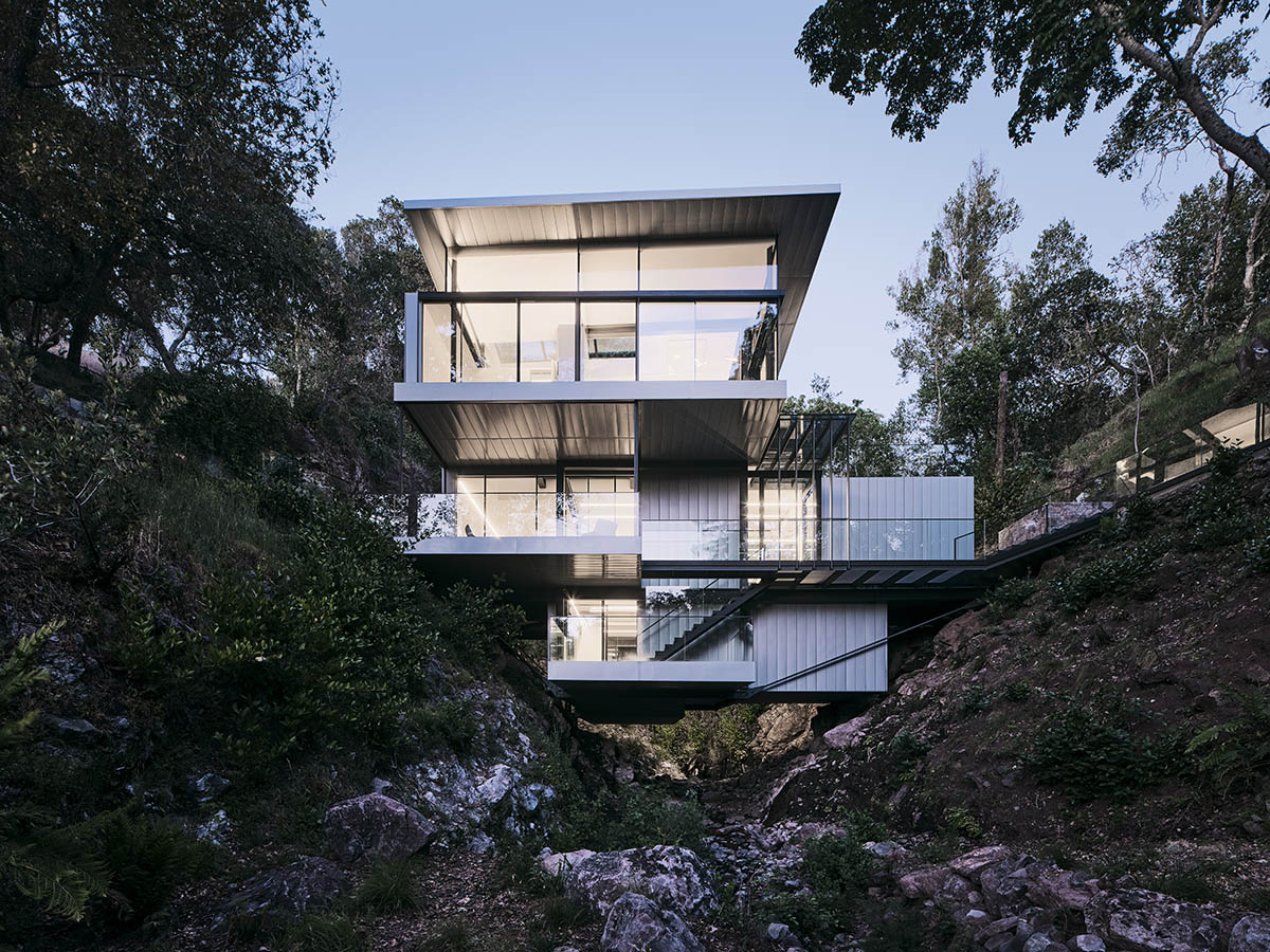Fougeron Architecture suspends fully glazed house on a creek in California hills