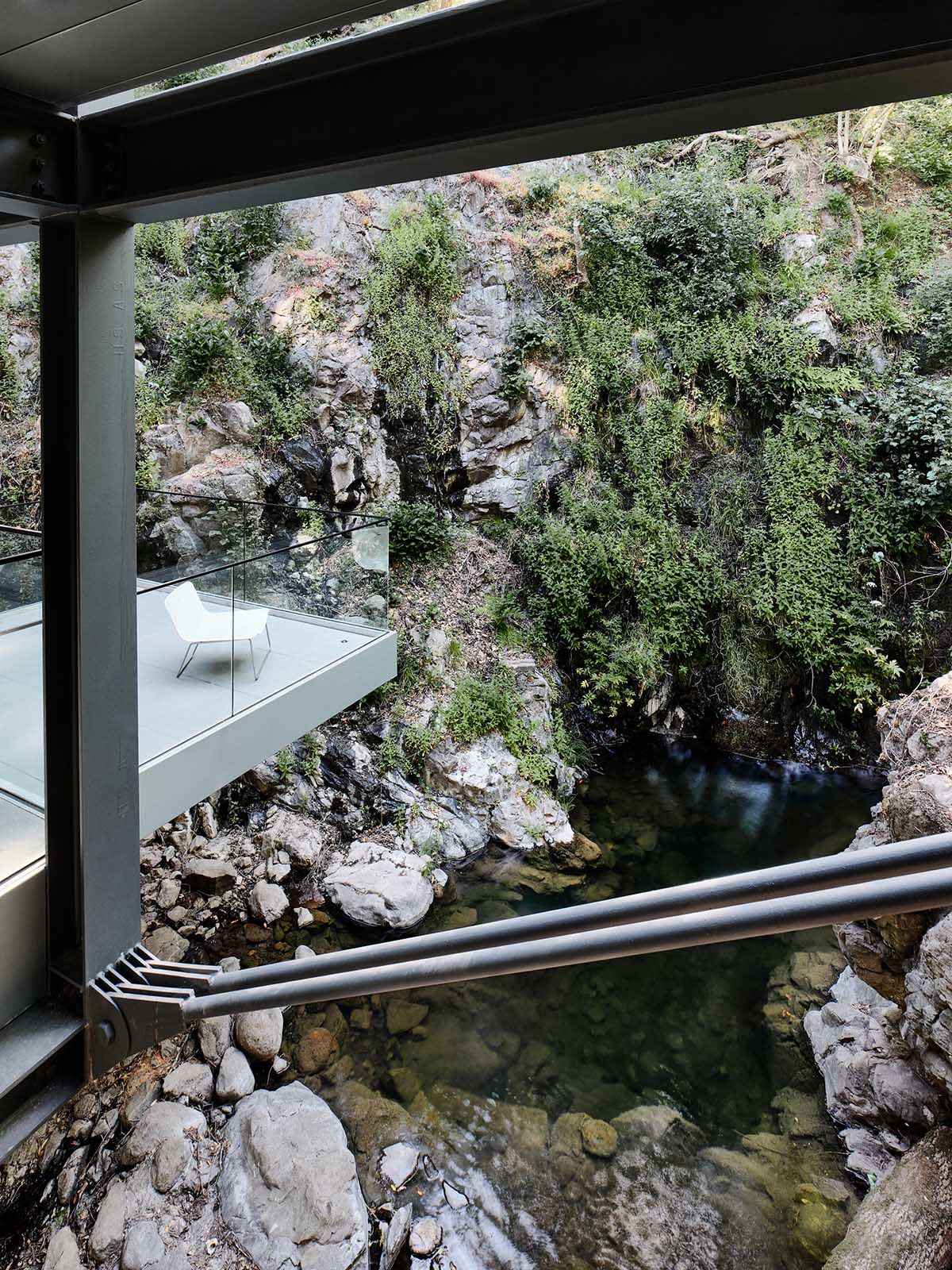 Fougeron Architecture suspends fully glazed house on a creek in California hills