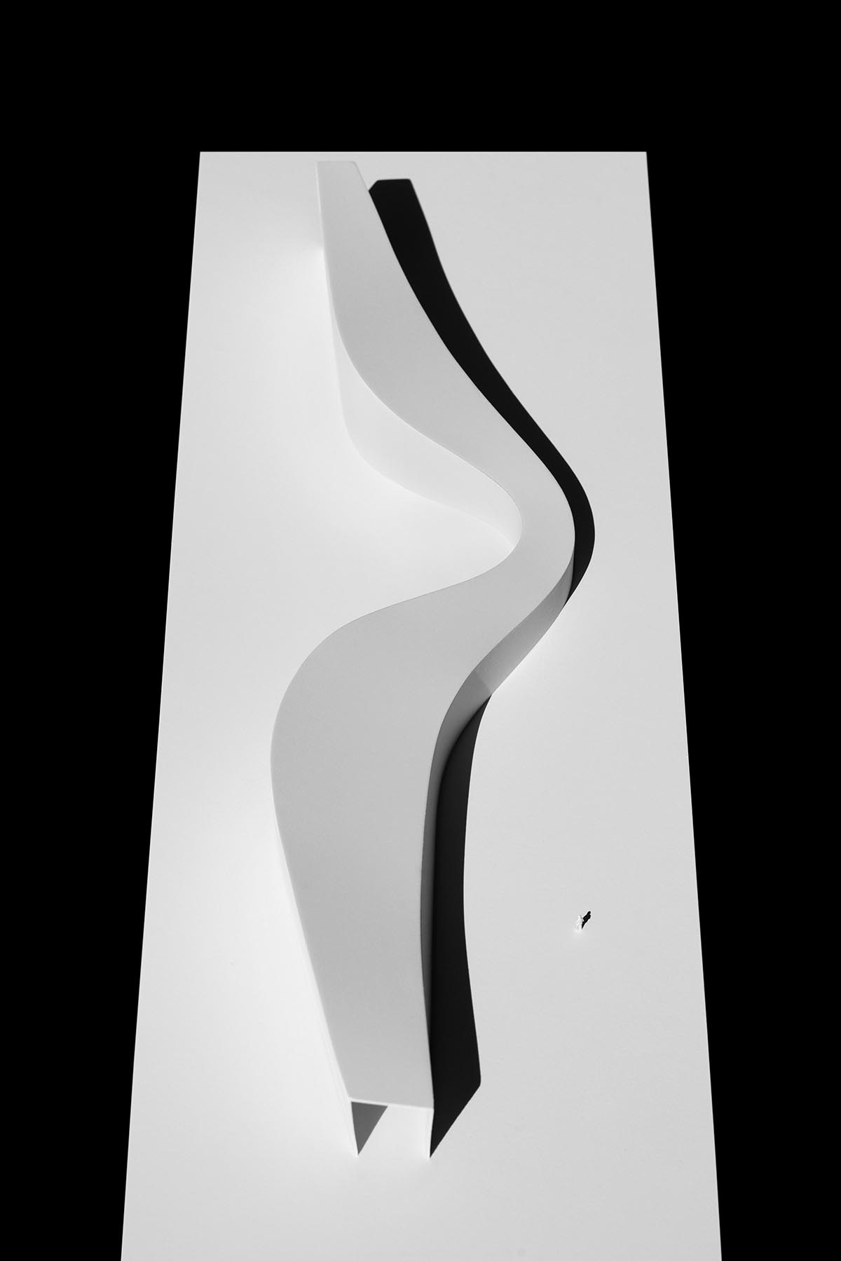 Fran Silvestre Arquitectos designs a winery with curvacious form adressing winemaking process