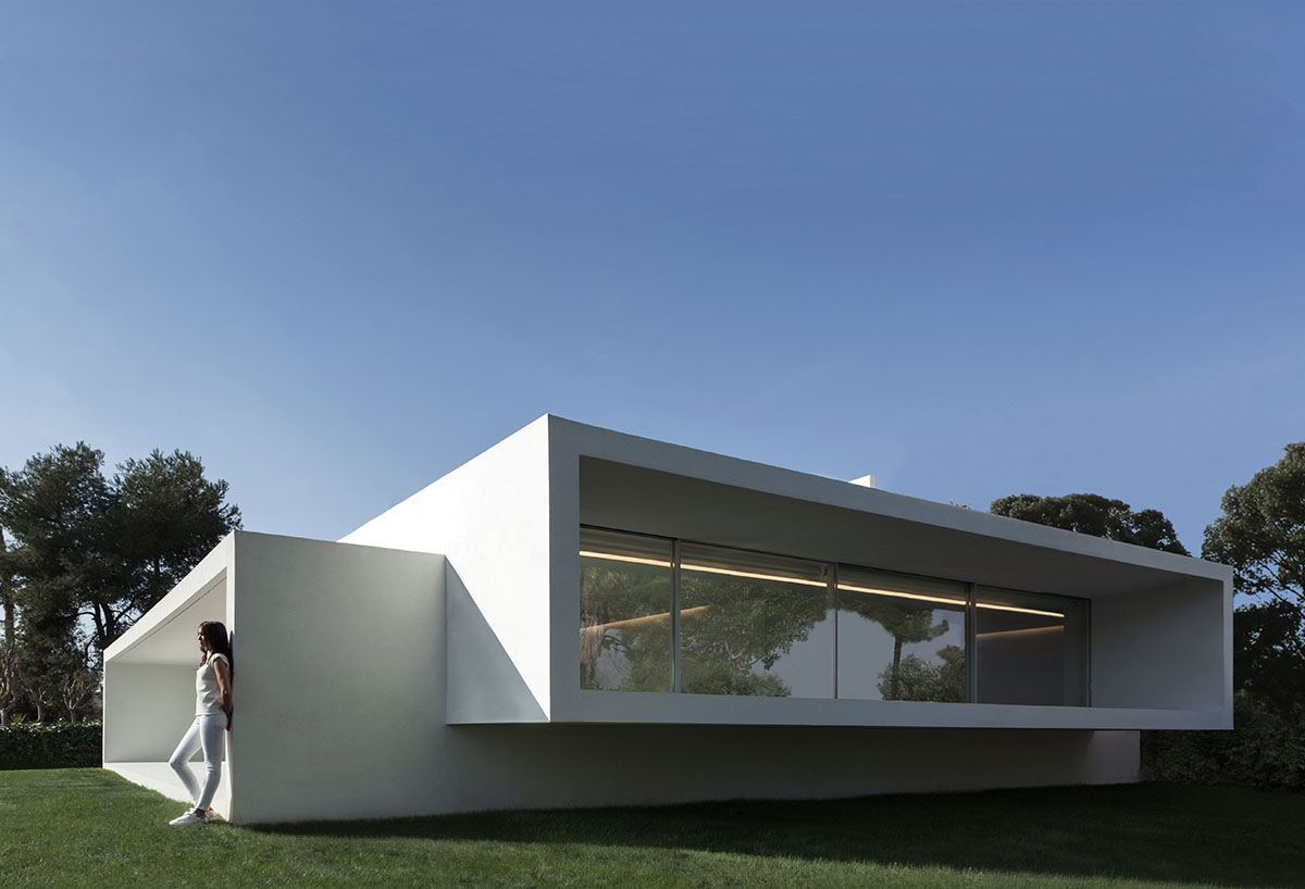 Fran Silvestre uses interlocking volumes to create different views ...