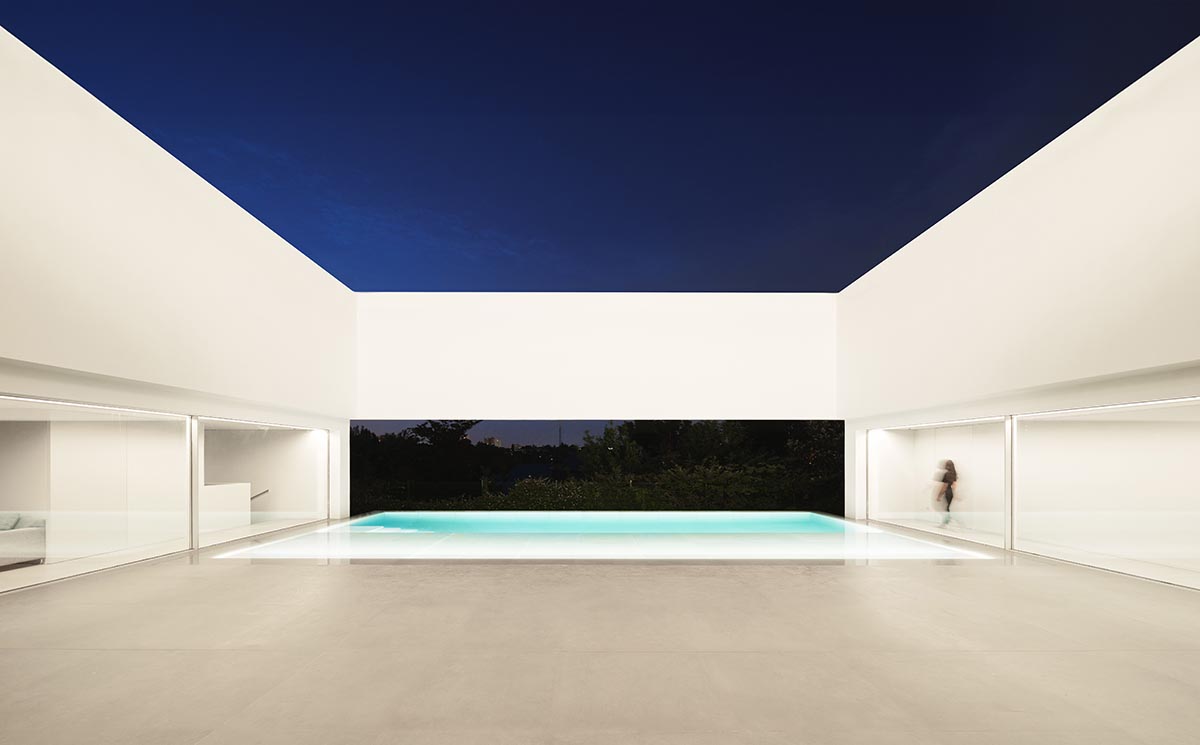 Fran Silvestre Arquitectos completes Compluvium House that references to ancient Roman domus