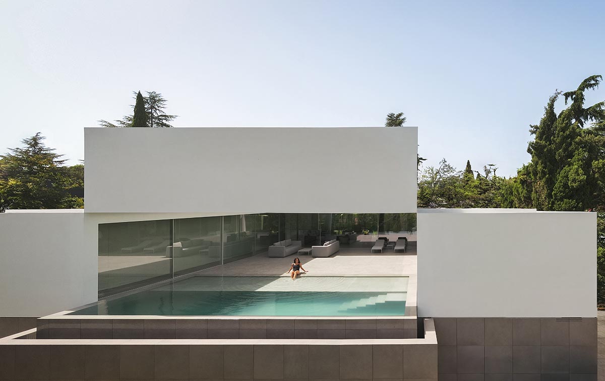 Fran Silvestre Arquitectos completes Compluvium House that references to ancient Roman domus