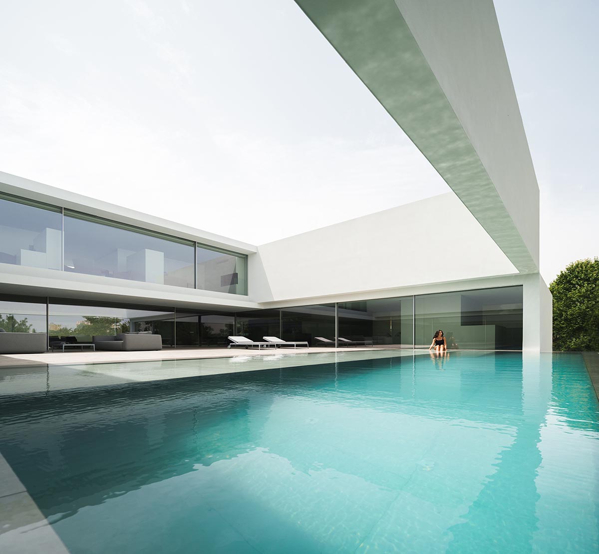 Fran Silvestre Arquitectos completes Compluvium House that references to ancient Roman domus