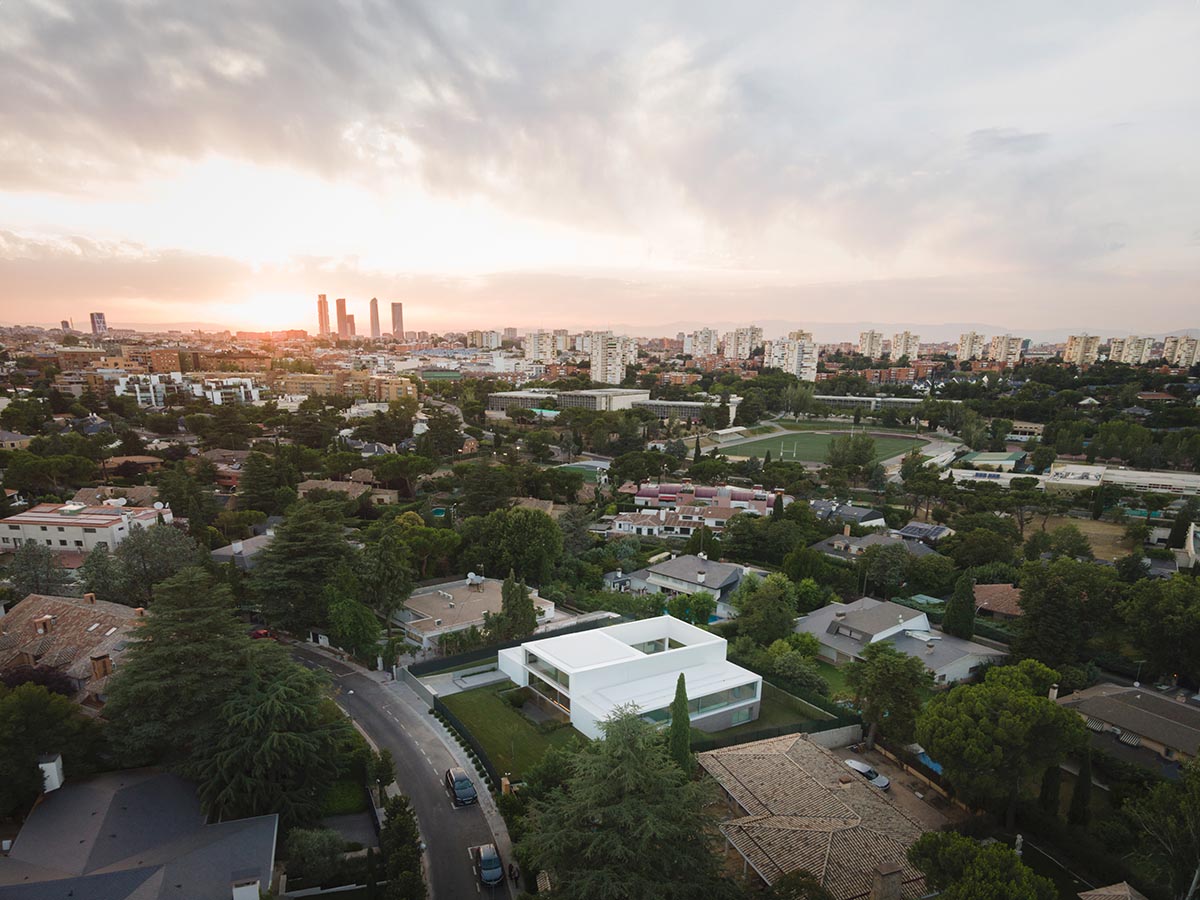 Fran Silvestre Arquitectos completes Compluvium House that references to ancient Roman domus