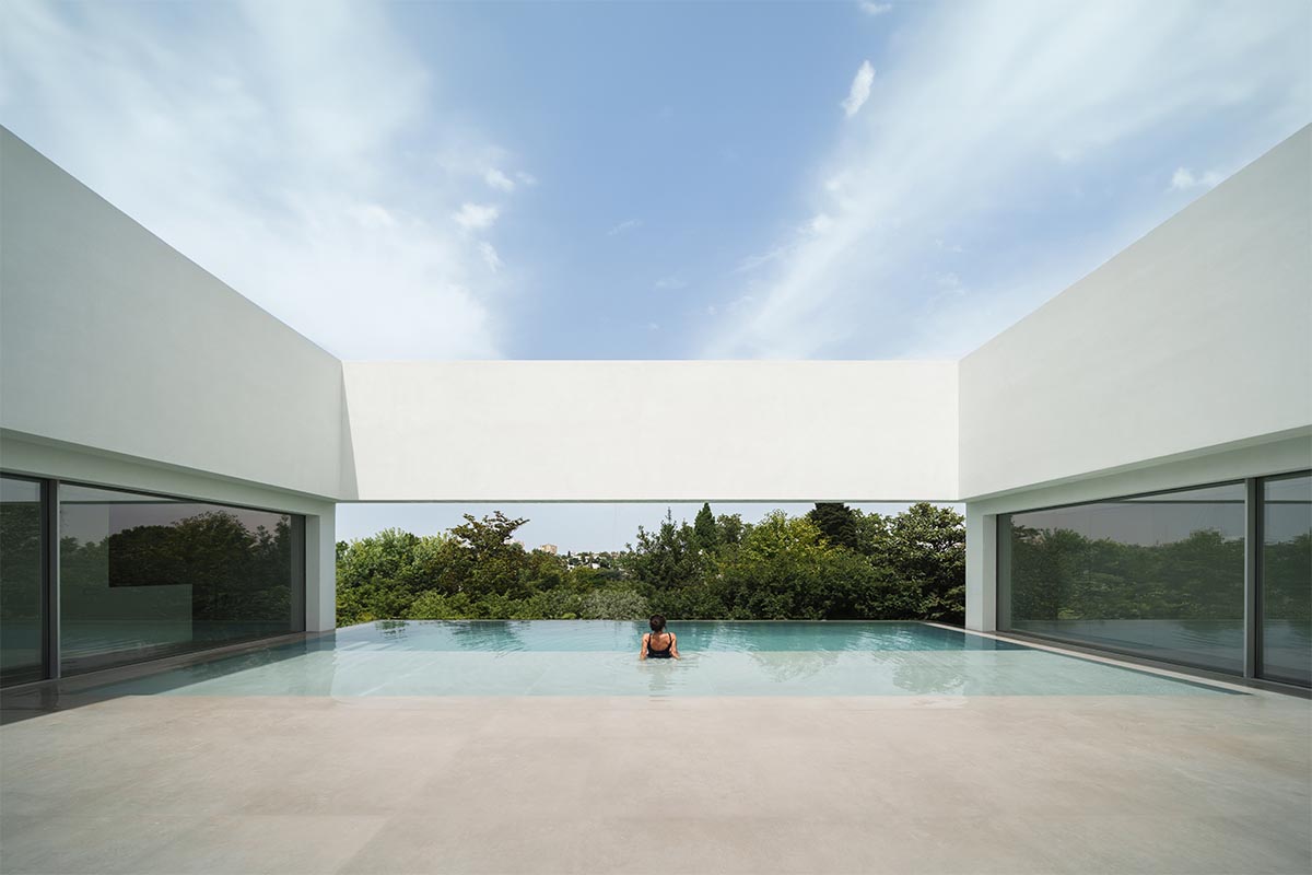 Fran Silvestre Arquitectos completes Compluvium House that references to ancient Roman domus
