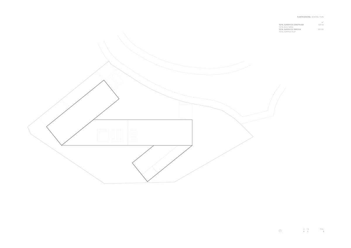 Fran Sylvester Arquitectos diseñó Villa 95 con bloques modificados para ampliar las vistas en España. 