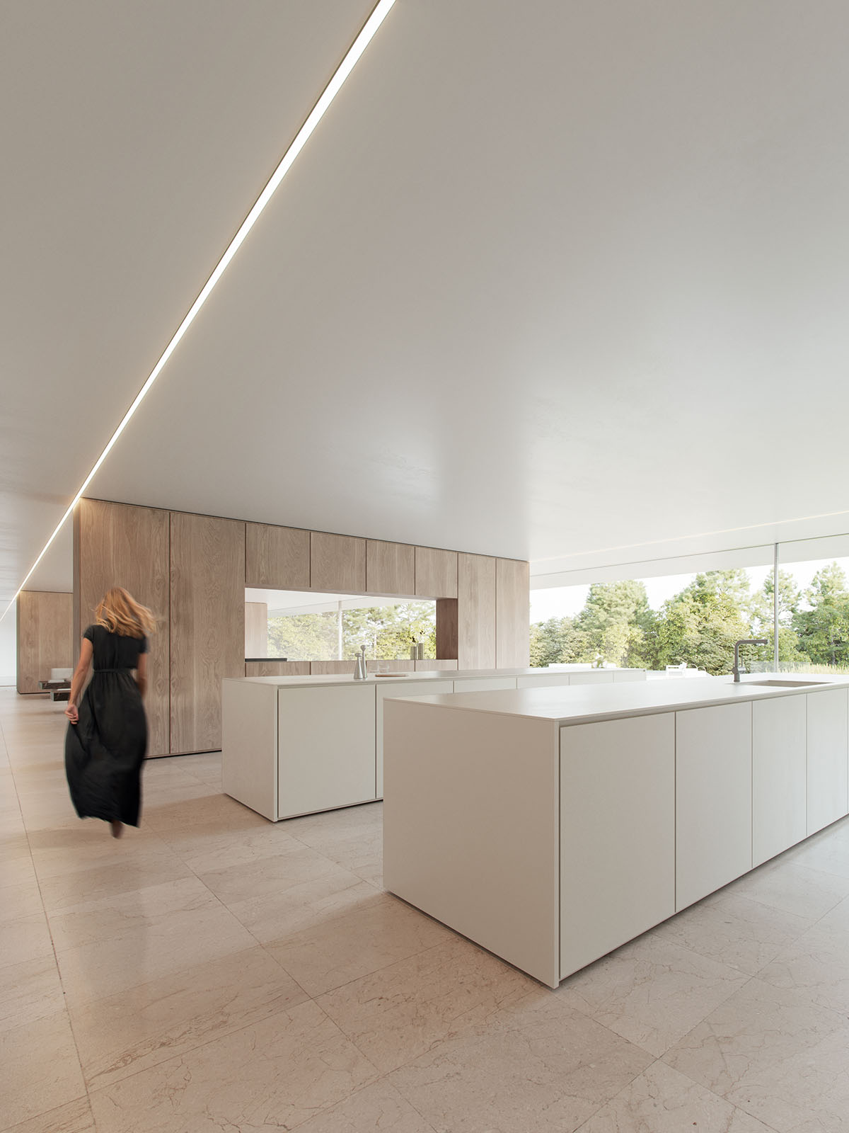 Fran Sylvester Architects diseñó Villa 95 con bloques modificados para ampliar las vistas en España. 