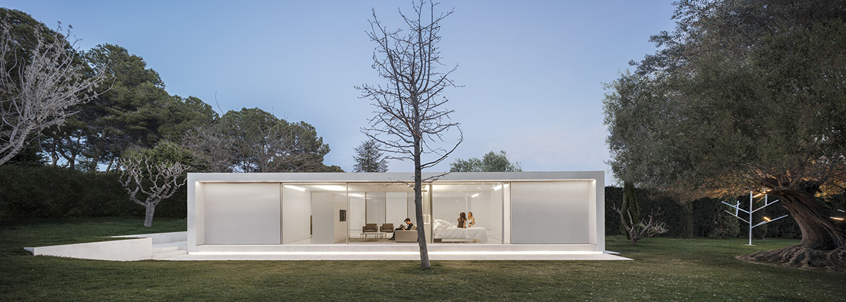 Fran Silvestre Arquitectos completes opaque guest pavilion within a natural garden of Valencia