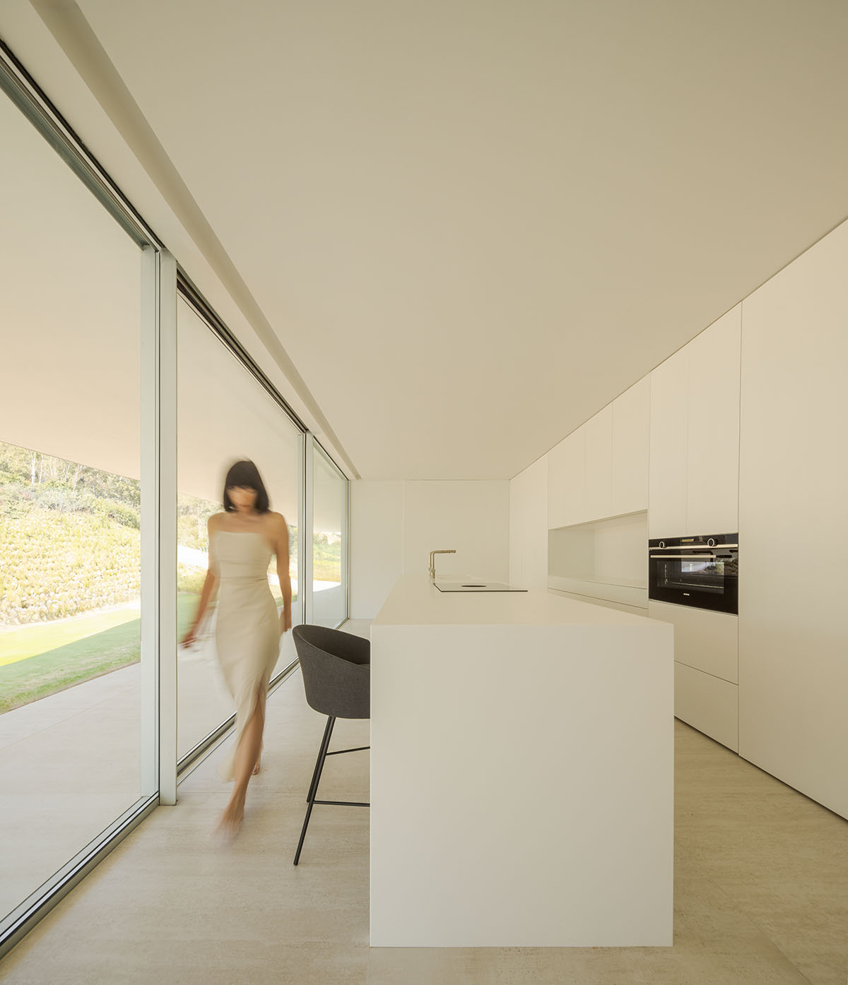 Fran Silvestre Arquitectos plays with planes to design a house on Sotogrande golf course