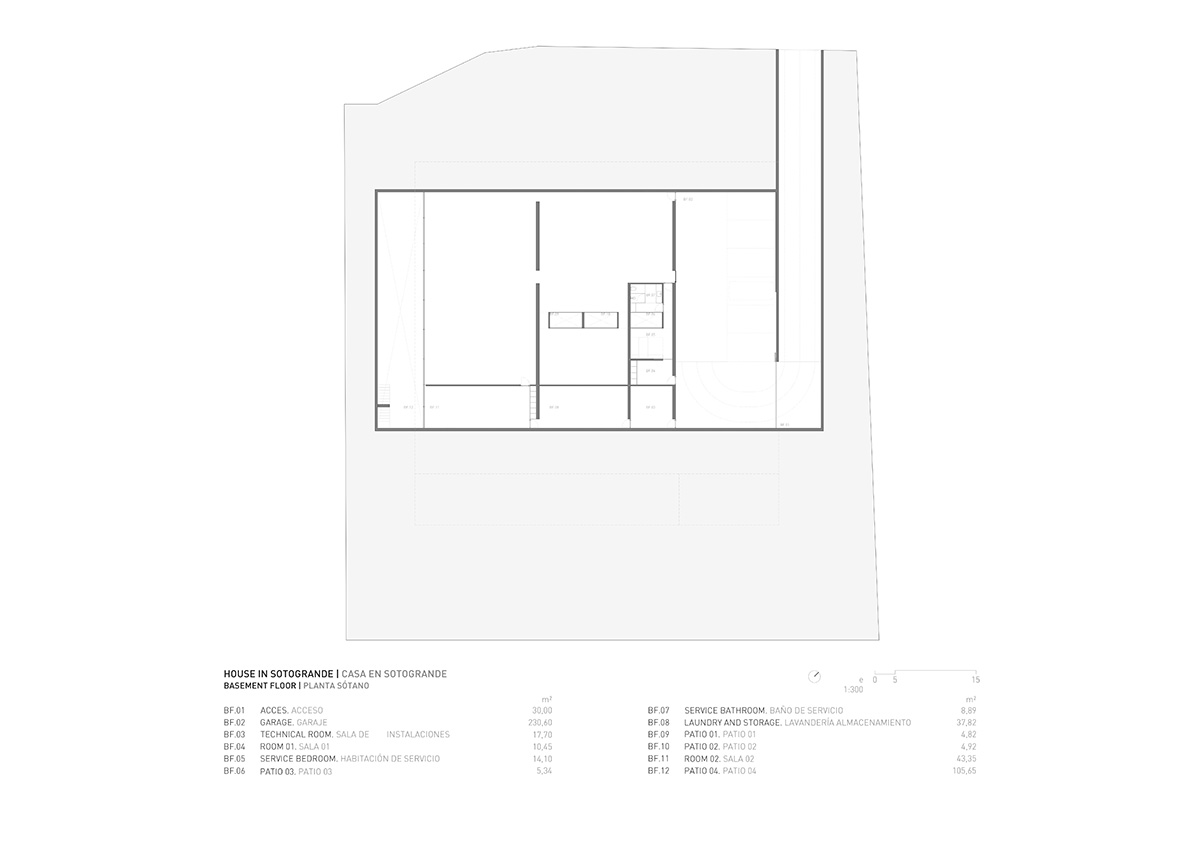 Fran Silvestre designs residence with large cantilevered roof stop the intense sun of Cádiz