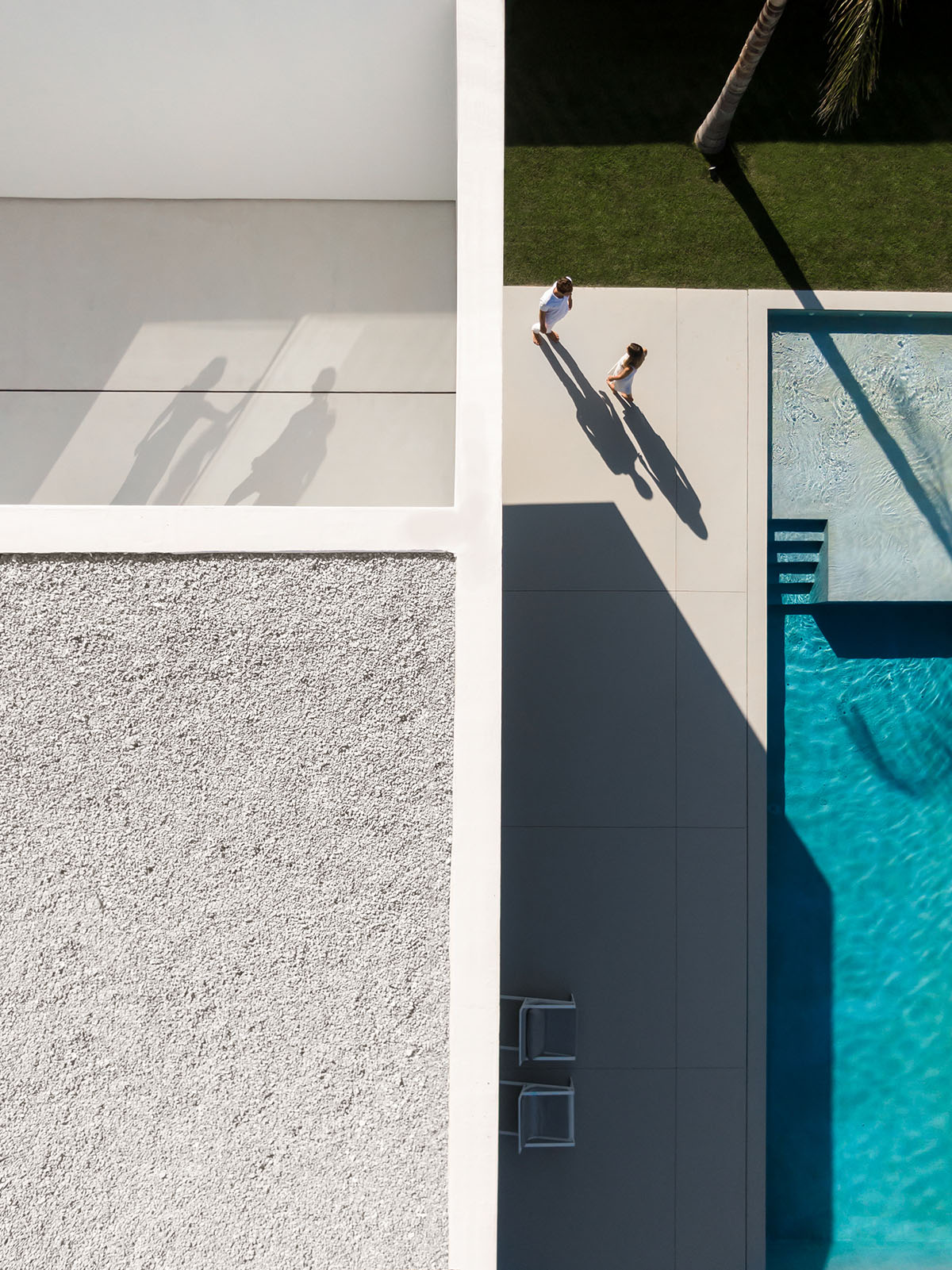 Fran Silvestre Arquitectos completes House of Silence as house and music studio in Valencia