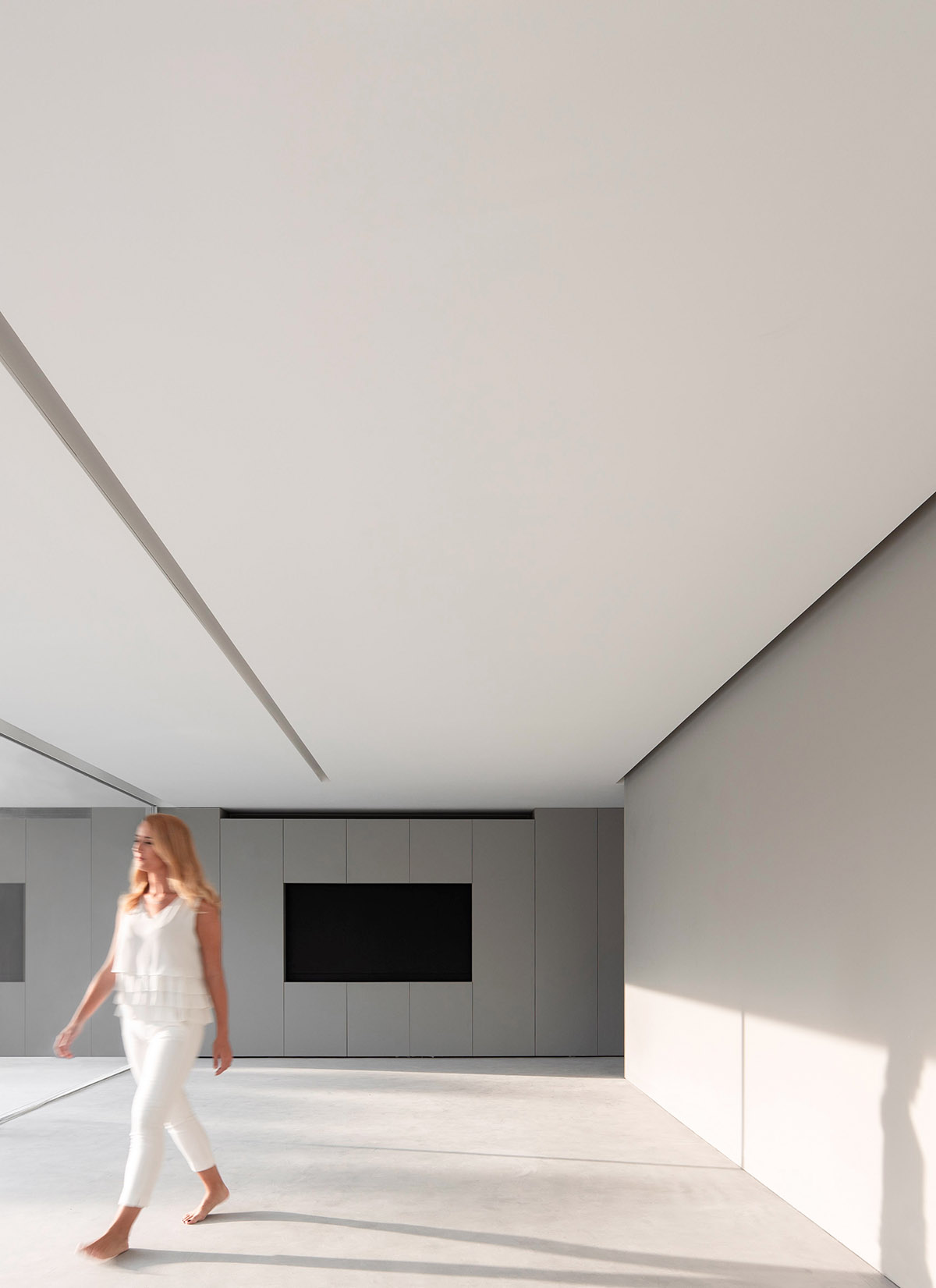 Fran Silvestre Arquitectos completes House of Silence as house and music studio in Valencia