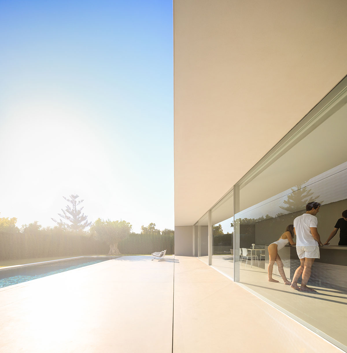 Fran Silvestre Arquitectos completes House of Silence as house and music studio in Valencia