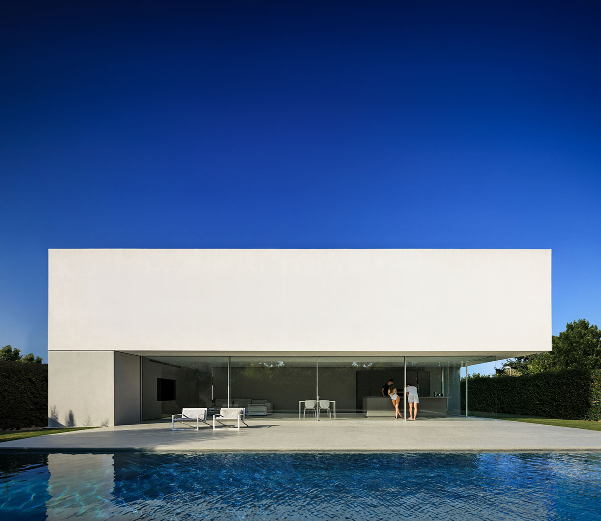 Fran Silvestre Arquitectos completes House of Silence as house and music studio in Valencia