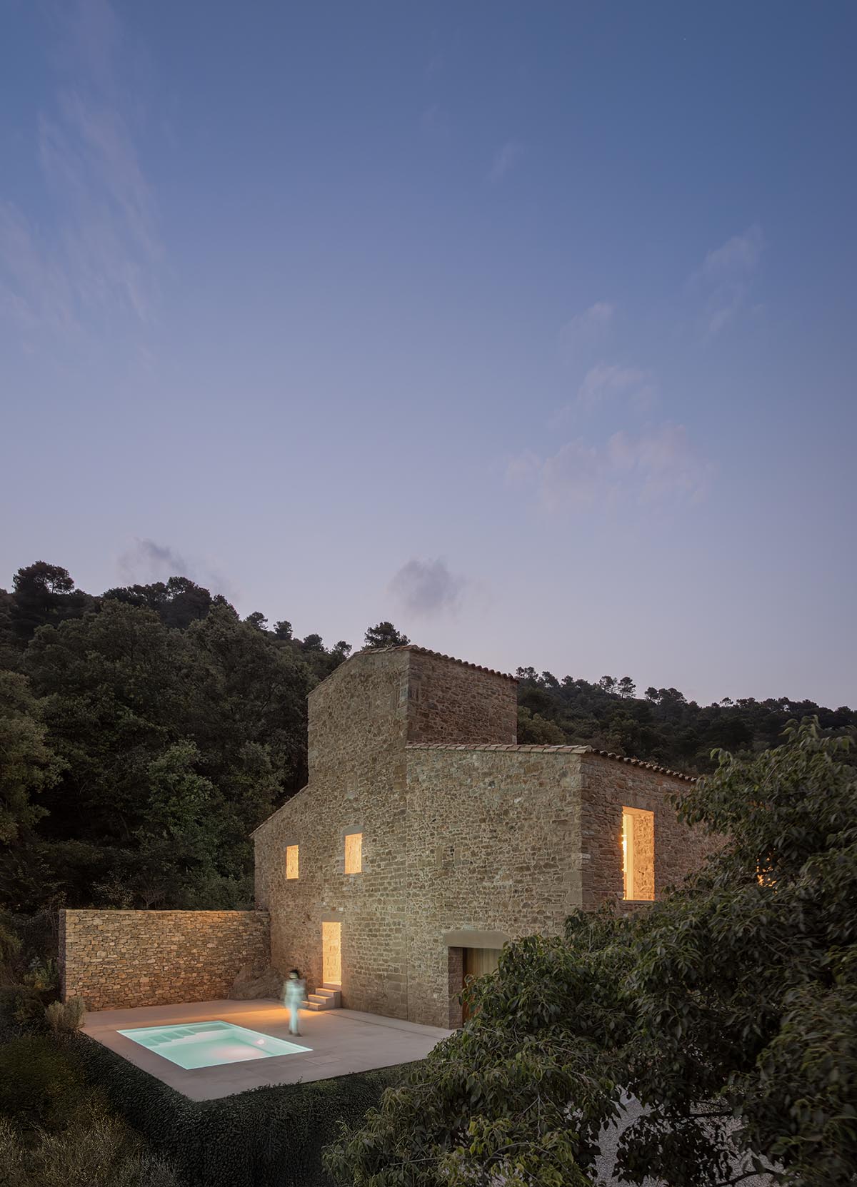 Fran Silvestre Arquitectos revives tradition with a seamless restoration of a farmhouse in Girona 